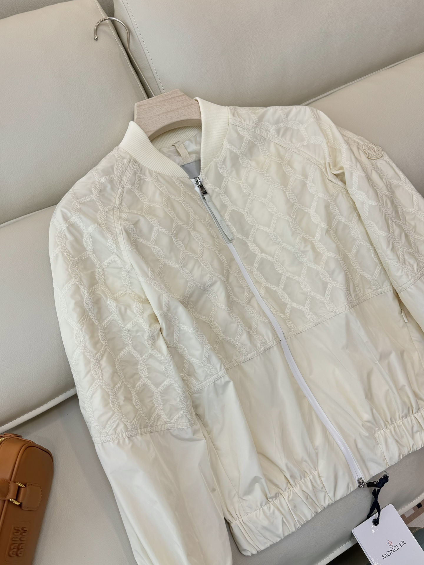 LF015#新款外套。
Mon 蒙口 爆款 重工绣花 棒球服外套 蓝色 米白色1-2-3码 