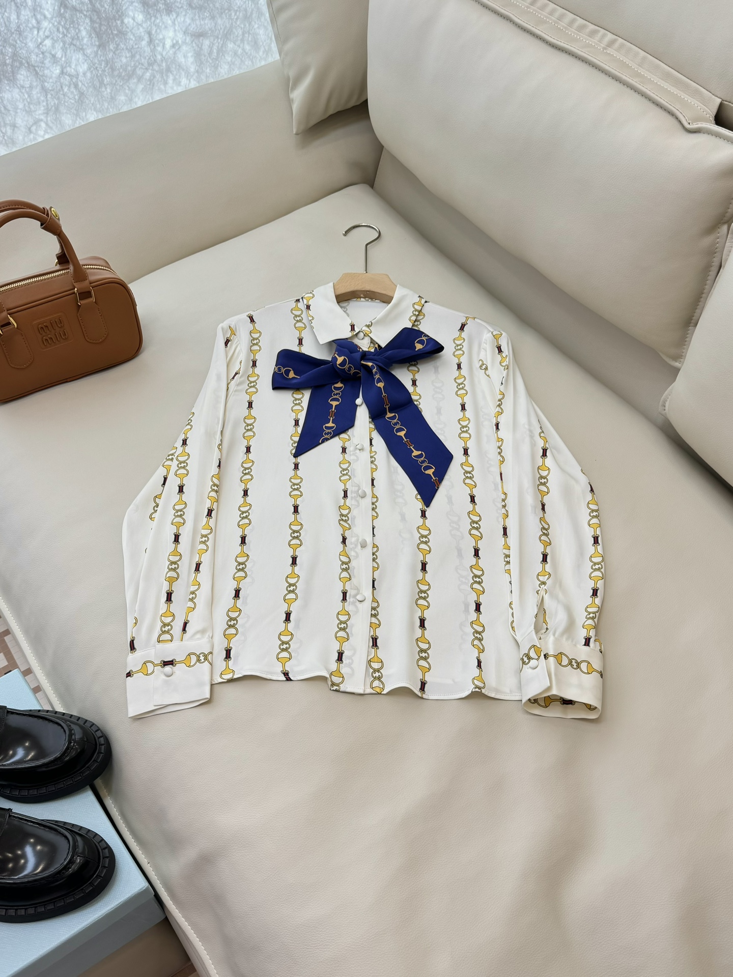 NO:296861,BS123# new shirt gu**i 92 silk chain print bow long sleeve silk shirt SMLXL,,shirts,real silk,alexander wang19860909BS123#新款衬衫 gu**i 92真丝 链条印花 蝴蝶结 长袖真丝衬衫 SMLXL,,shirts,real silk,alexander wang,Women's clothing