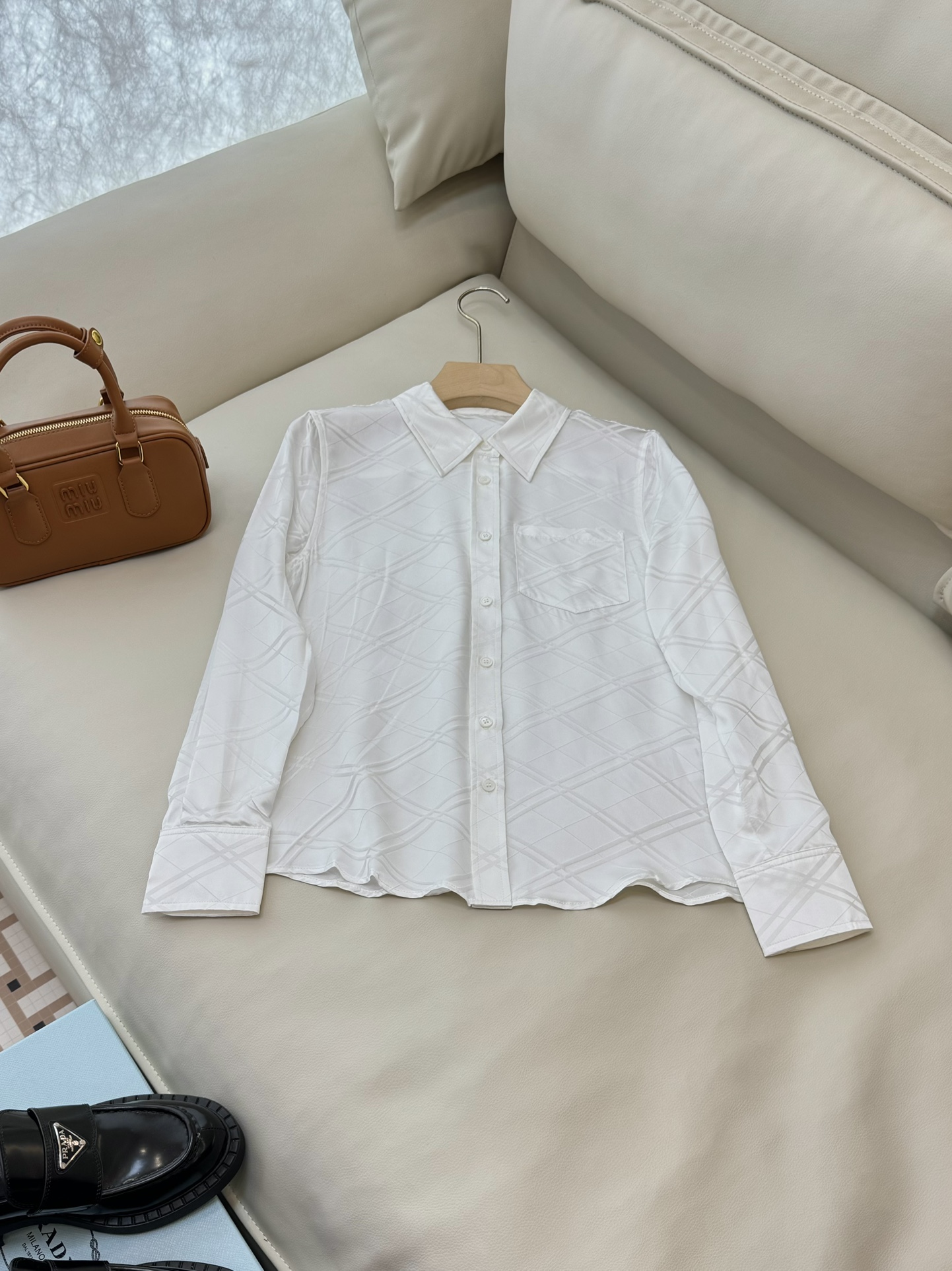 NO:296900,BS518# new shirt silk jacquard grid long-sleeved silk shirt SMLXL,,shirts,real silk,alexander wang19860909BS518#新款衬衫 真丝 提花网格纹 长袖真丝衬衫 SMLXL,,shirts,real silk,alexander wang,Women's clothing