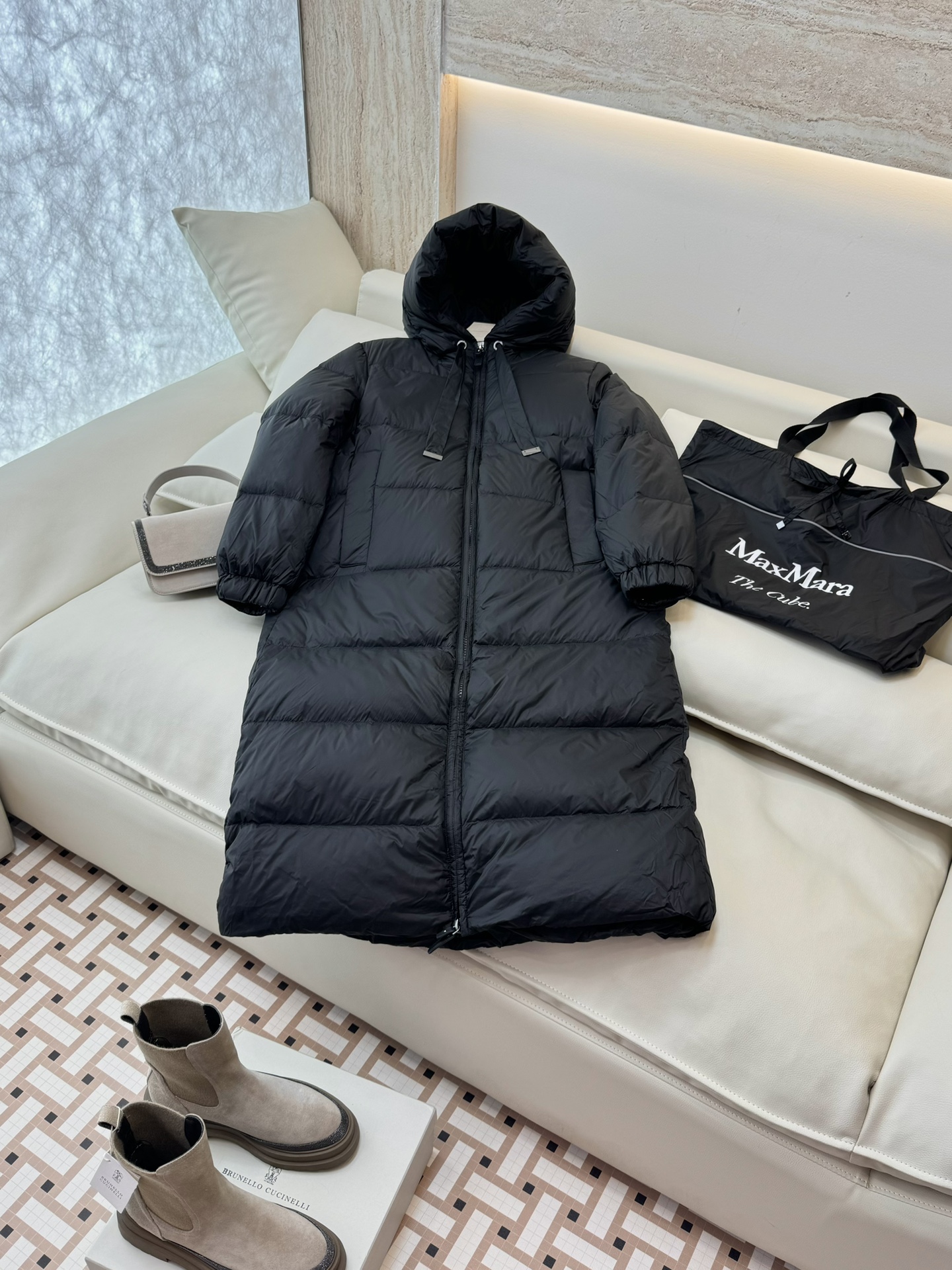 NO:534122,With dustproof bag M238-L# new down jacket max mara with original packaging Original high-end version Down long goose down jacket 90 goose down jacket Black/brown 38/40/42 Size PS This price includes primary color high-quality cloth bag storage bag, down jacket, alexander wang19860909配防尘袋M238-L#新款羽绒服 max mara 配原包装 原标高定版 羽绒长款鹅绒服 90 鹅绒羽绒服  黑色 /棕色 38/40/42 码 PS此价格含原色高品质布包收纳袋,,down jacket,alexander wang,Women's clothing