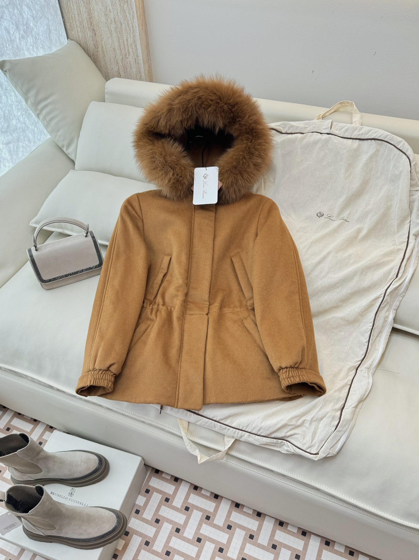 NO:467846,New cashmere coat with dust bag DY006# LP top original list Oversized Finnish fox fur collar Cashmere Medium-length cashmere coat 5 colors 38/40/42 size, loro piano, alexander wang19860909配防尘袋DY006#新款羊绒大衣 LP顶级原单 超大芬兰狐狸毛领 山羊绒 中长款羊绒大衣 5色 38/40/42 码,,loro piana,alexander wang,Women's clothing