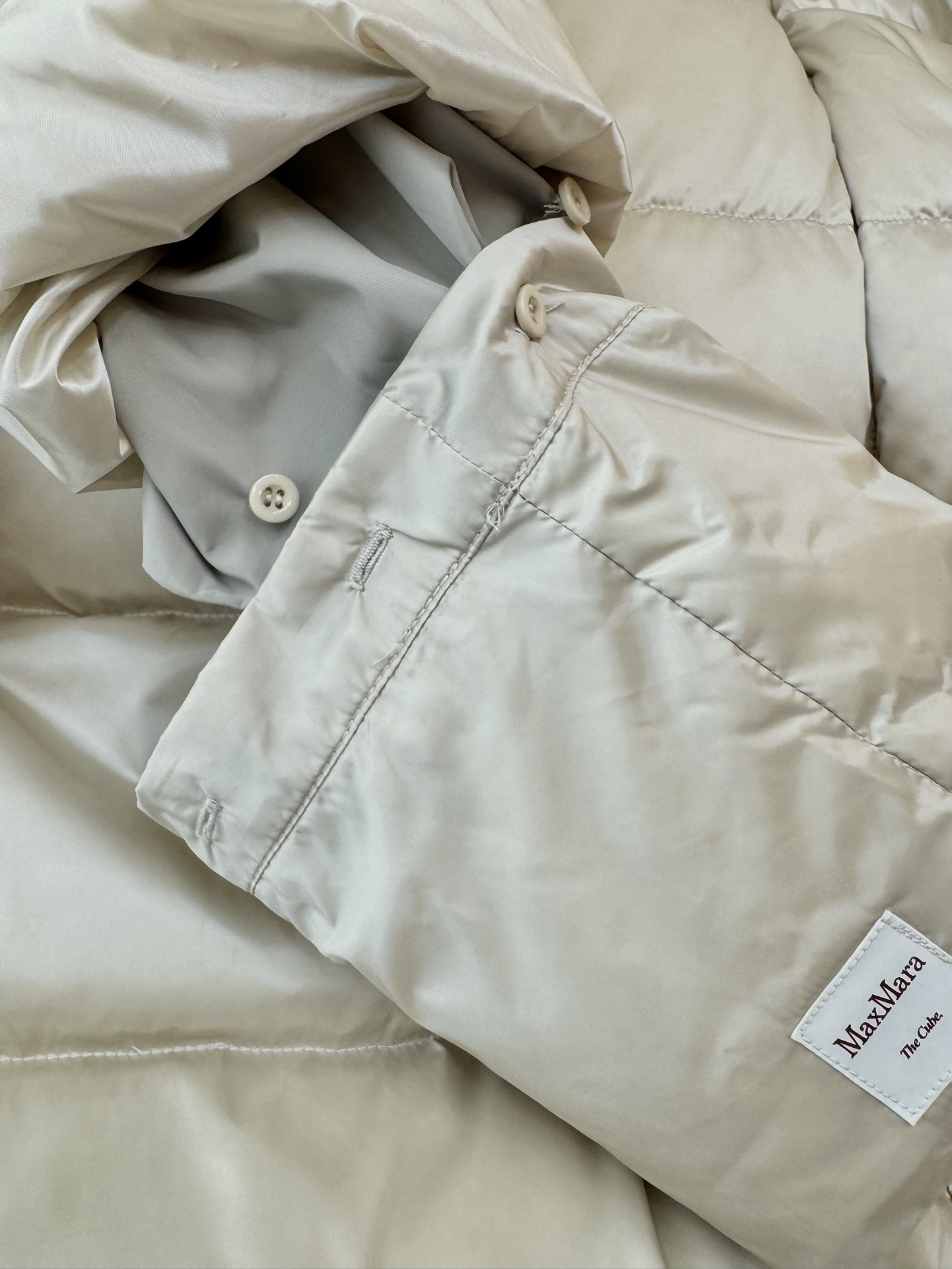 M651#新款羽绒服⚠️。
max mara  两面穿 配原包装 顶级版 长款90% 鹅绒羽绒服  
黑