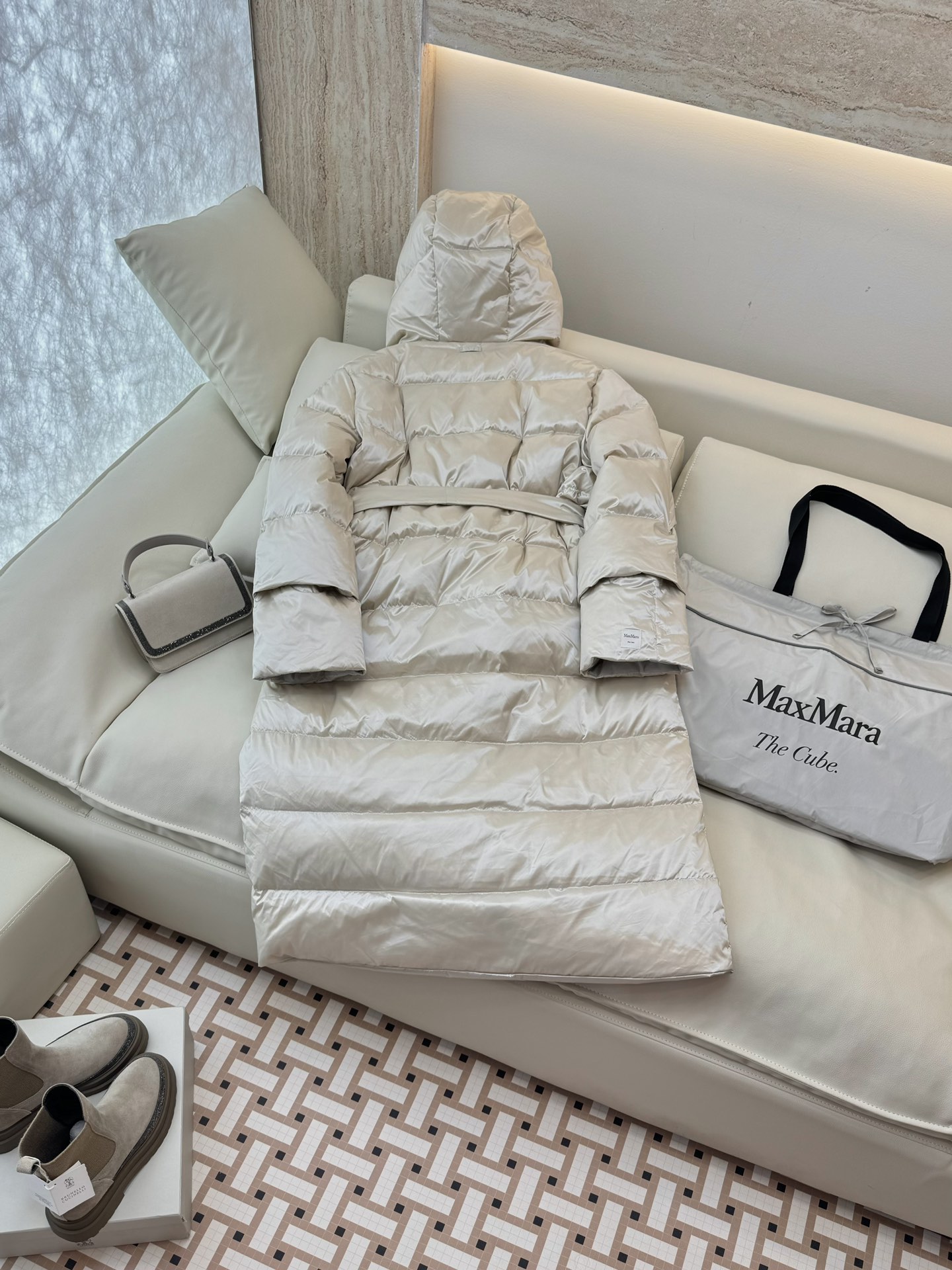 M651#新款羽绒服⚠️。
max mara  两面穿 配原包装 顶级版 长款90% 鹅绒羽绒服  
黑