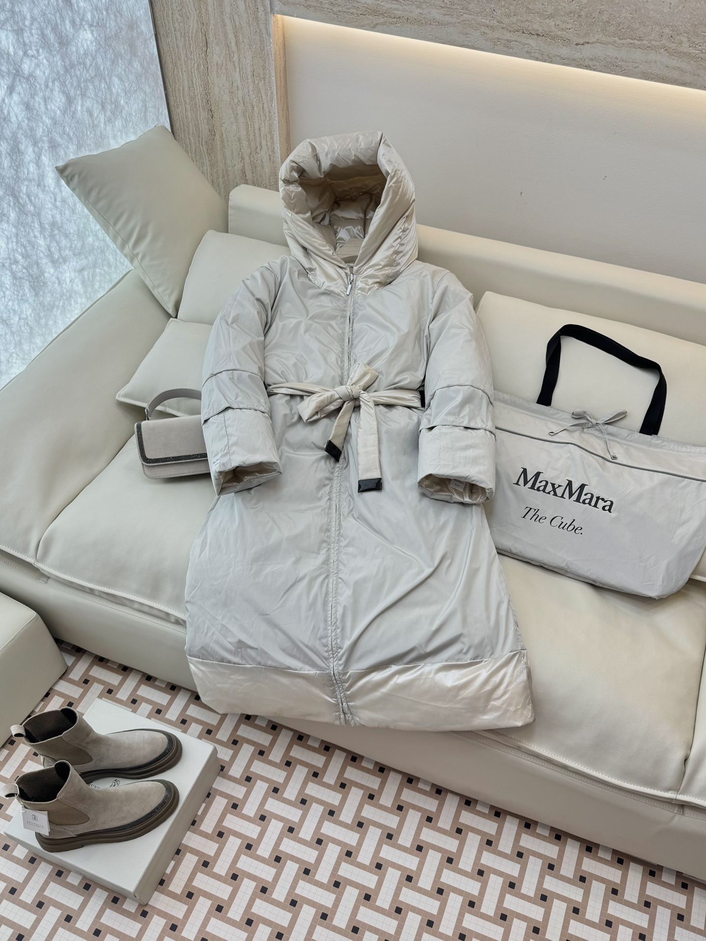 M651#新款羽绒服⚠️。
max mara  两面穿 配原包装 顶级版 长款90% 鹅绒羽绒服  
黑