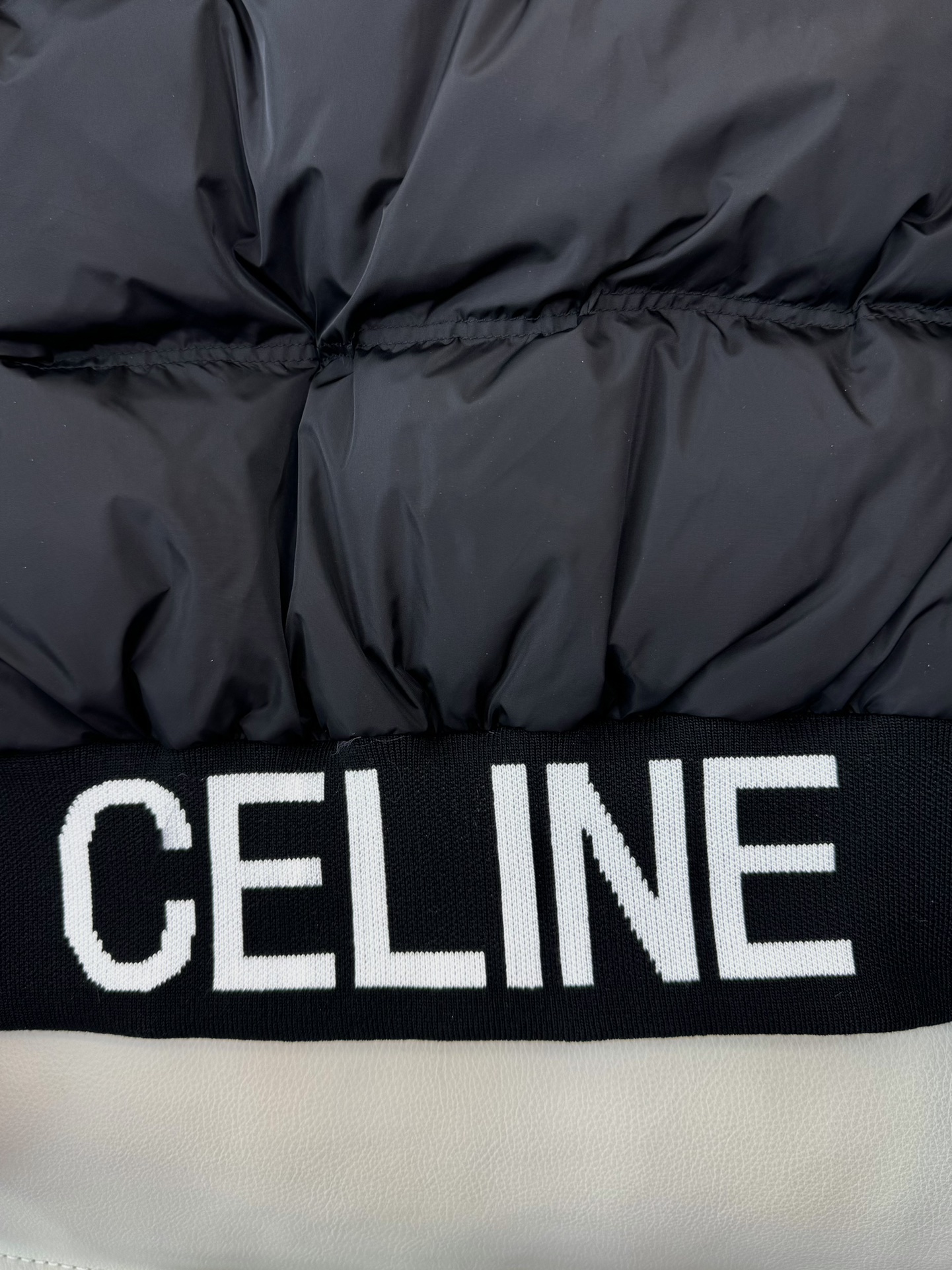 24077#新款羽绒服celine立领拉链款字母印花短款羽绒服90%白鹅绒黑色SML