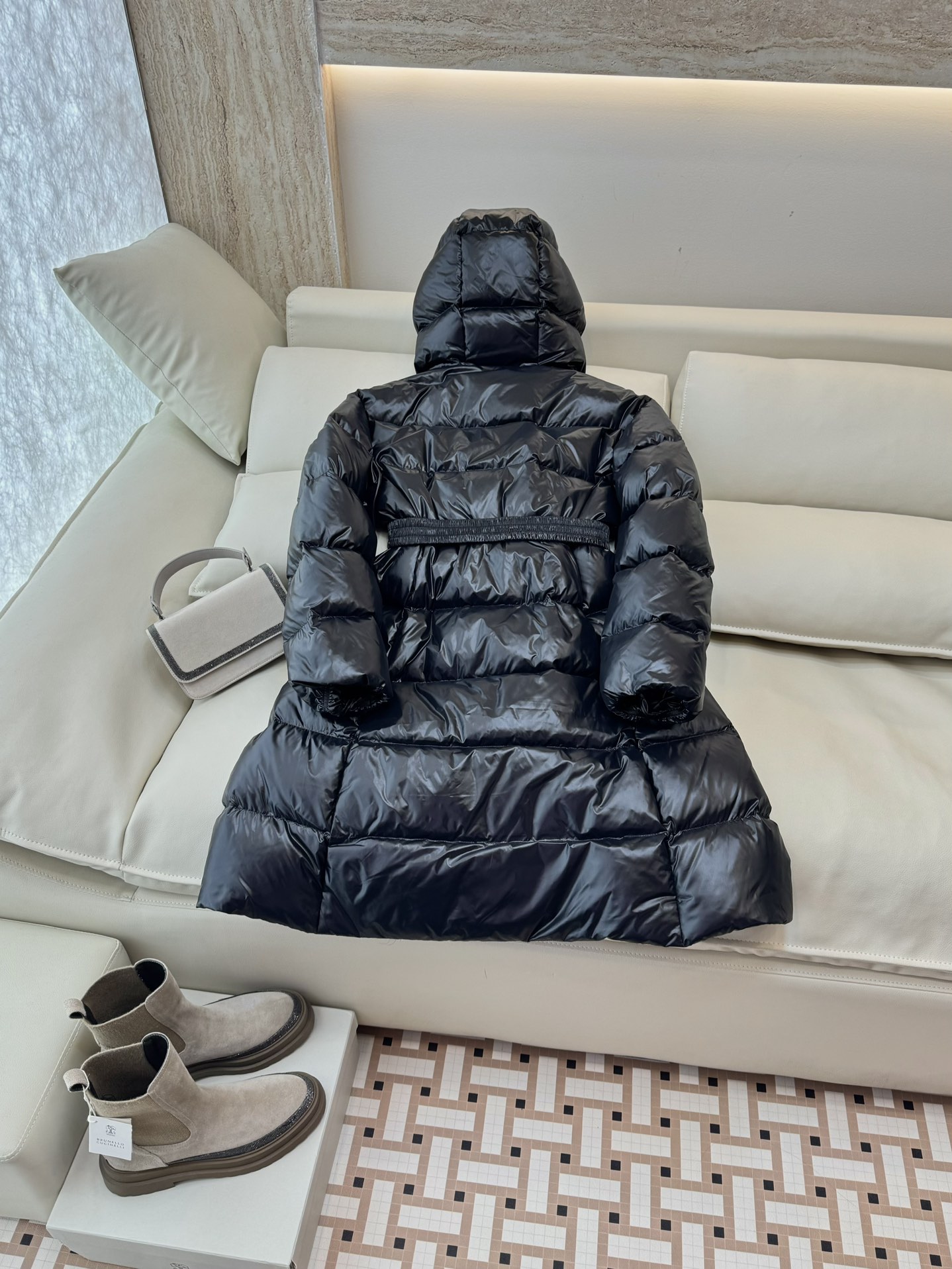 M381#新款羽绒服⚠️。
Moncler 顶级款 显瘦 收腰 90% 白鹅绒 长款羽绒服 黑色 米色 