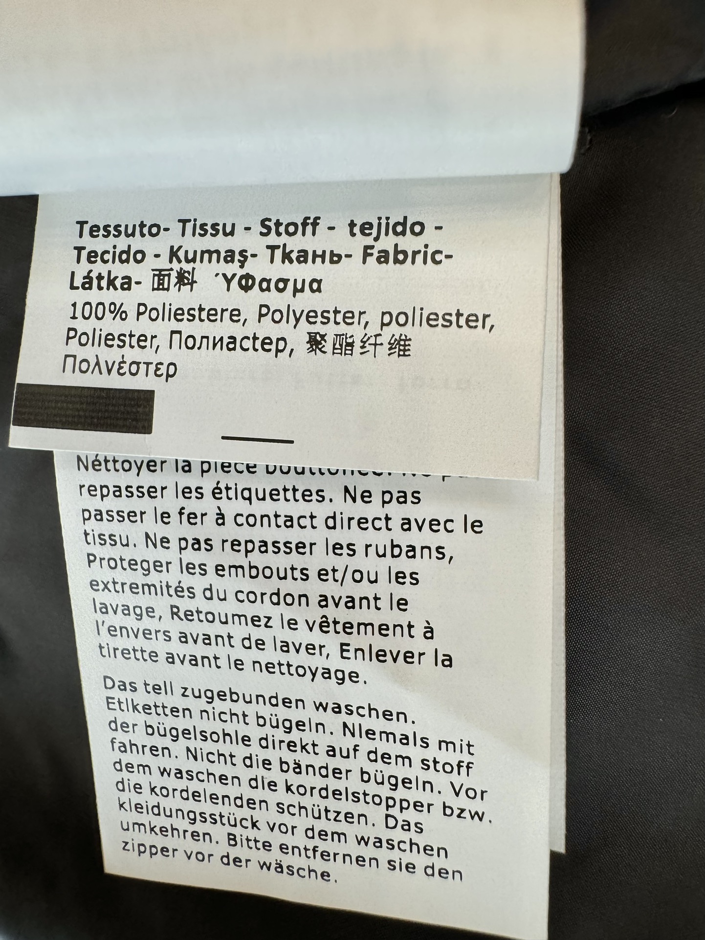 M309#新款驼绒服⚠️2025。
Max 立领马甲 48% 骆驼绒 4%桑蚕丝 进口面料 骆驼绒马甲 