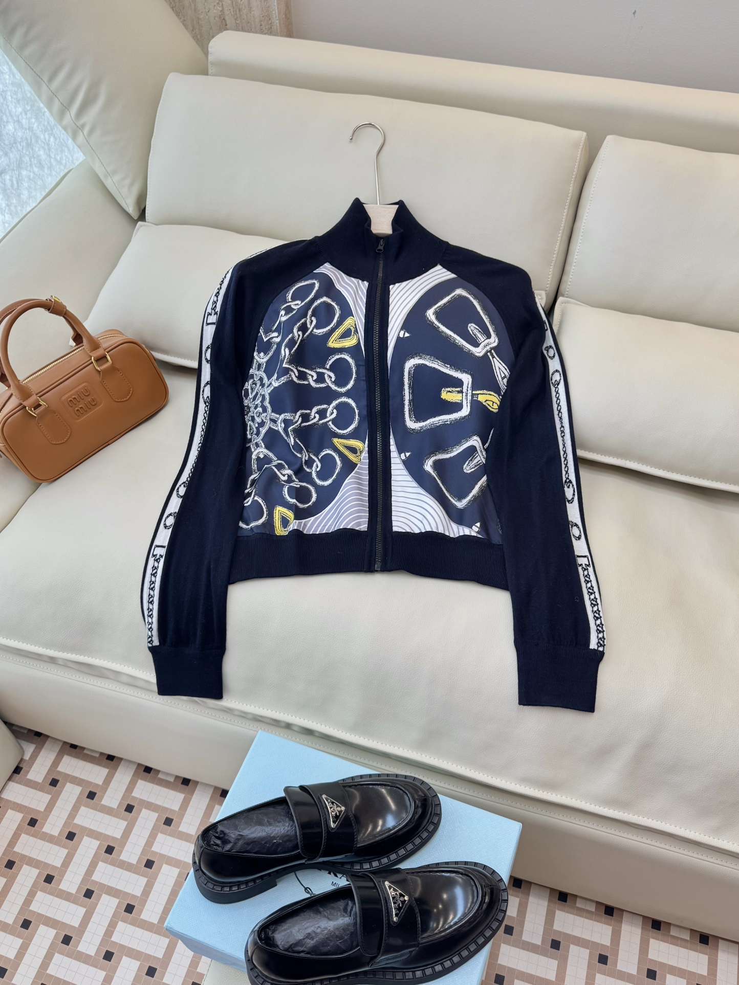 NO:590721,H324062#New Sweater P H Home Hermes Silk Positioning Printed Wool Sweater Zipper Cardigan Jacket Apricot Blue SMLXL,,hermes,jackets & coats,real silk,alexander wang19860909H324062#新款针织衫P H家 爱马仕 真丝定位印花 拼羊毛针织衫 拉链 开衫外套 杏色 蓝色 SMLXL,,hermes,jackets & coats,real silk,alexander wang,Women's clothing