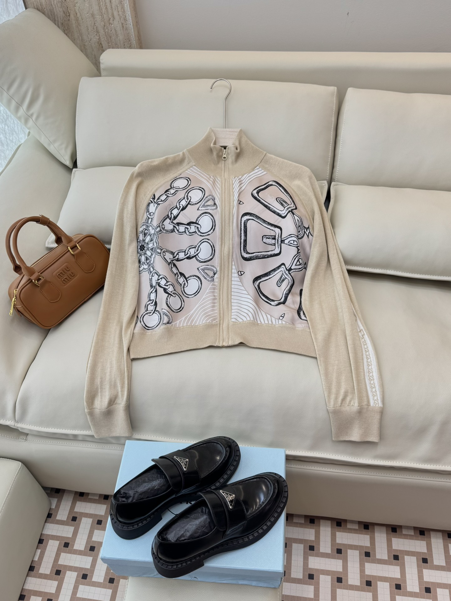 NO:590724,H324062#New Sweater H Home Hermes Silk Positioning Printed Wool Sweater Zipper Cardigan Jacket Apricot Blue SMLXL,,hermes,jackets & coats,real silk,alexander wang19860909H324062#新款针织衫 H家 爱马仕 真丝定位印花 拼羊毛针织衫 拉链 开衫外套 杏色 蓝色 SMLXL,,hermes,jackets & coats,real silk,alexander wang,Women's clothing