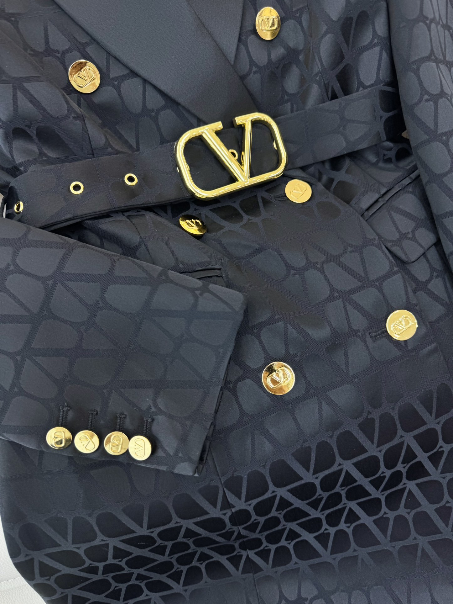 HXZ062#新款连衣裙💕Valentino 醋酸纤维提花面料 金色腰带修身连衣裙 黑色 白色 SMLX