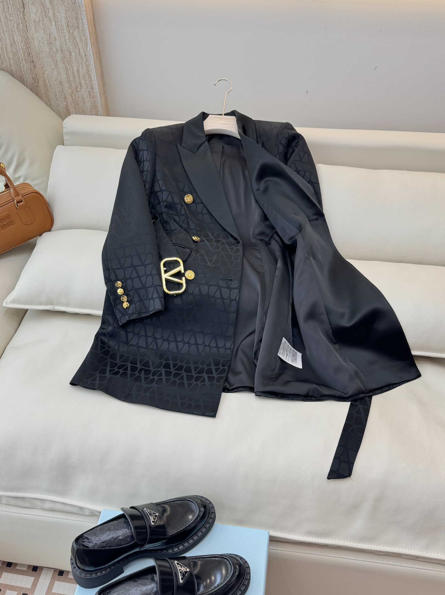 HXZ062#新款连衣裙💕Valentino 醋酸纤维提花面料 金色腰带修身连衣裙 黑色 白色 SMLX