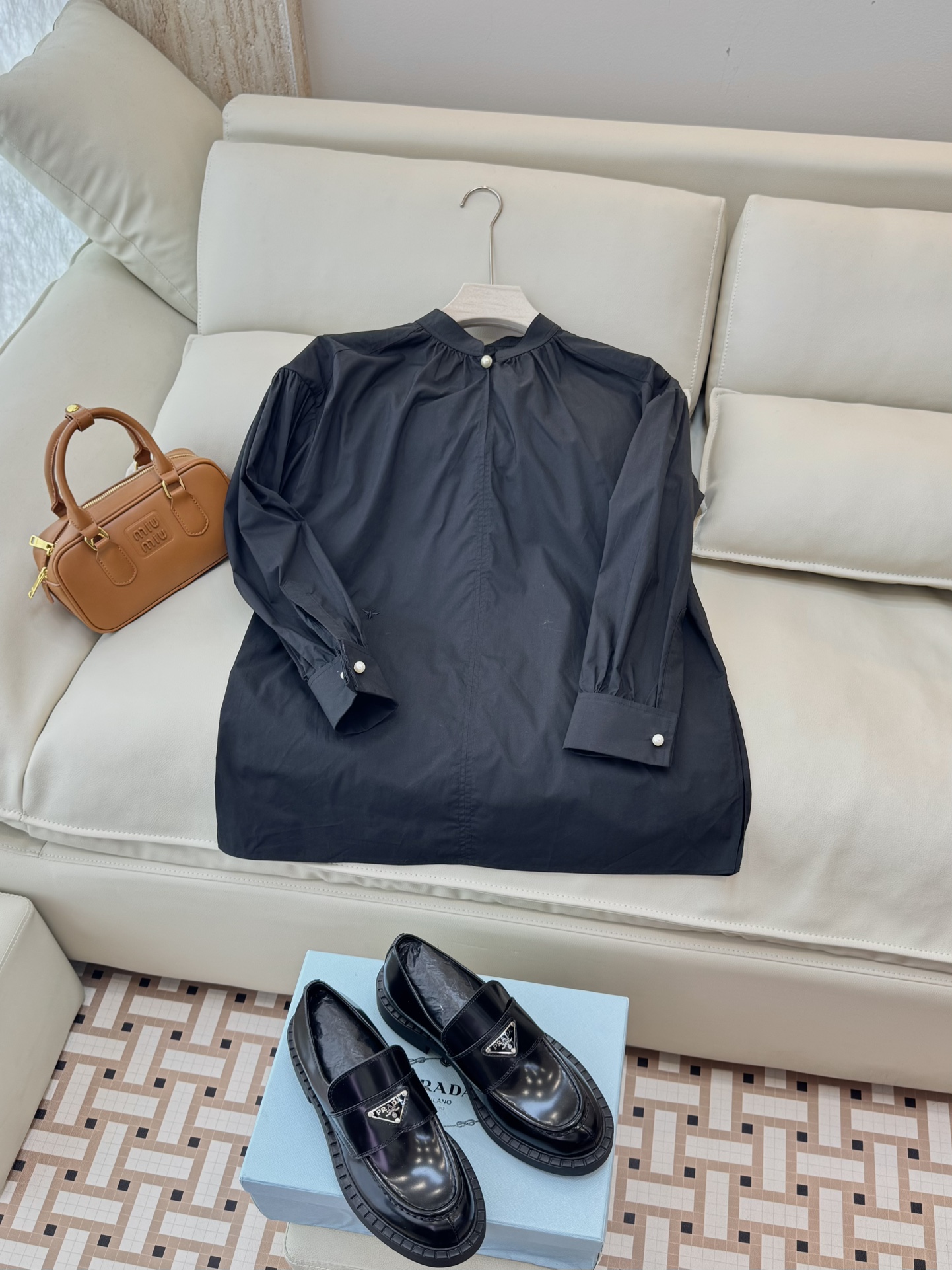 BS602#新款衬衫💕D**R 珍珠扣 宽松长袖衬衫 棉料小蜜蜂刺绣 黑色 白色 36/38/40/42