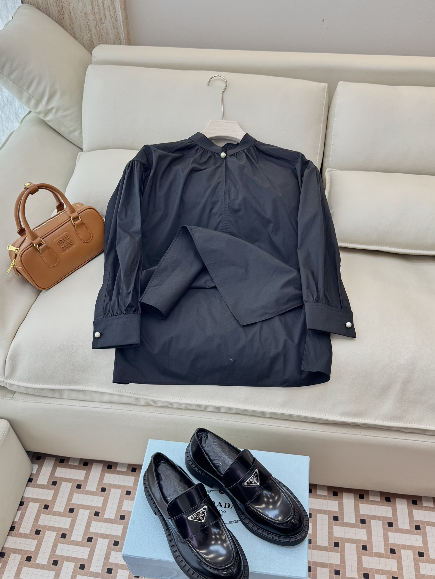 BS602#新款衬衫💕D**R 珍珠扣 宽松长袖衬衫 棉料小蜜蜂刺绣 黑色 白色 36/38/40/42