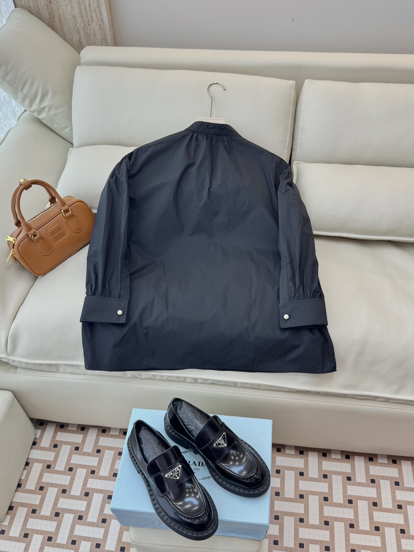 BS602#新款衬衫💕D**R 珍珠扣 宽松长袖衬衫 棉料小蜜蜂刺绣 黑色 白色 36/38/40/42