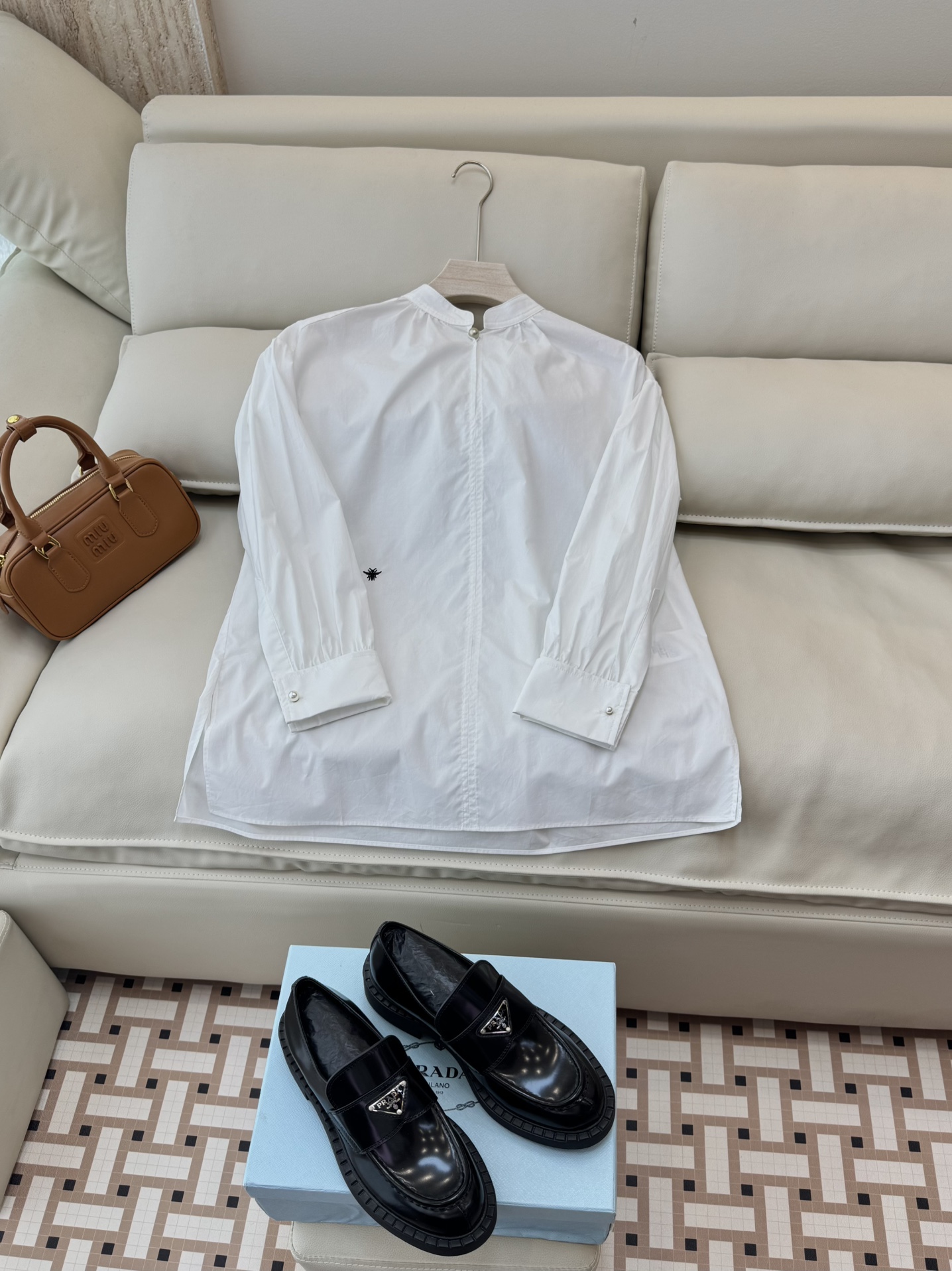 BS602#新款衬衫💕D**R 珍珠扣 宽松长袖衬衫 棉料小蜜蜂刺绣 黑色 白色 36/38/40/42