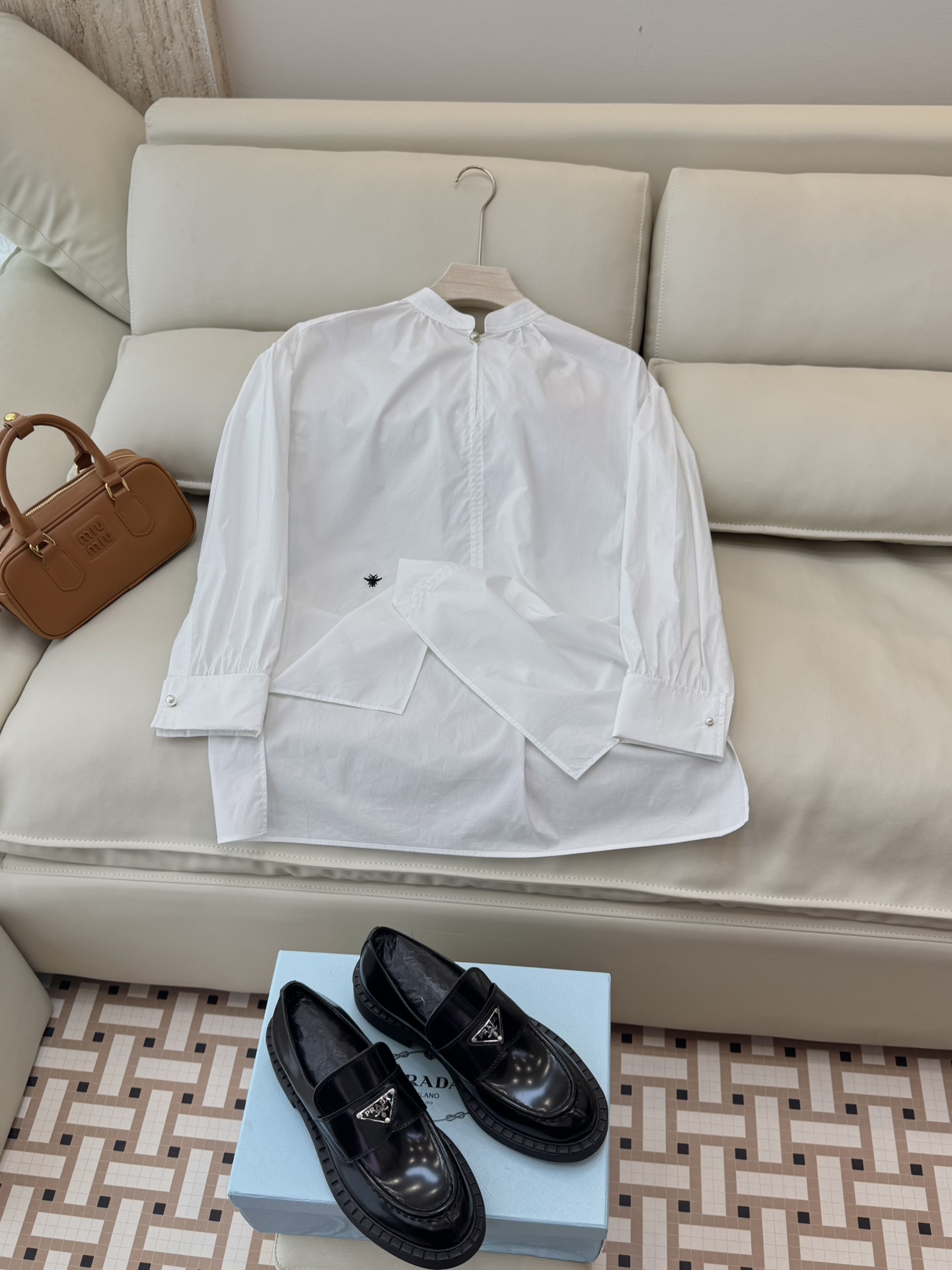 BS602#新款衬衫💕D**R 珍珠扣 宽松长袖衬衫 棉料小蜜蜂刺绣 黑色 白色 36/38/40/42