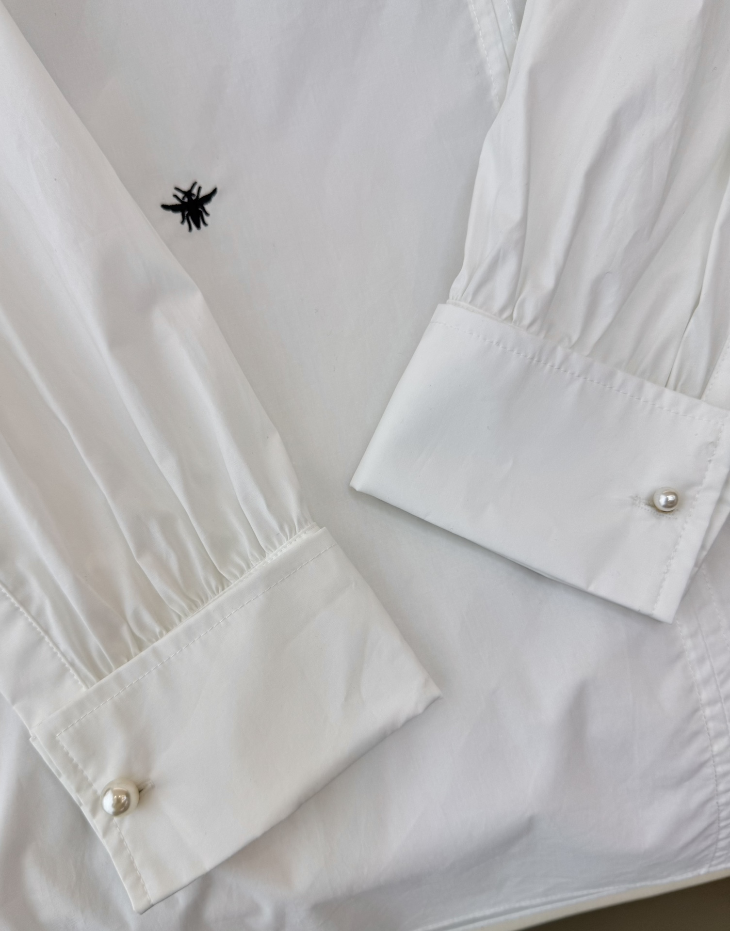 BS602#新款衬衫💕D**R 珍珠扣 宽松长袖衬衫 棉料小蜜蜂刺绣 黑色 白色 36/38/40/42