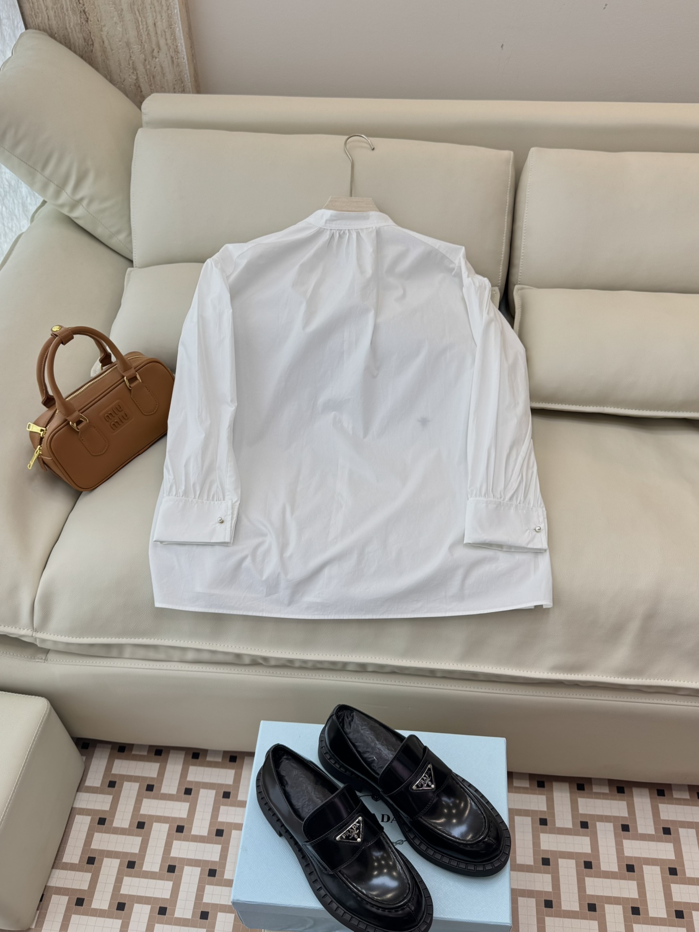 BS602#新款衬衫💕D**R 珍珠扣 宽松长袖衬衫 棉料小蜜蜂刺绣 黑色 白色 36/38/40/42