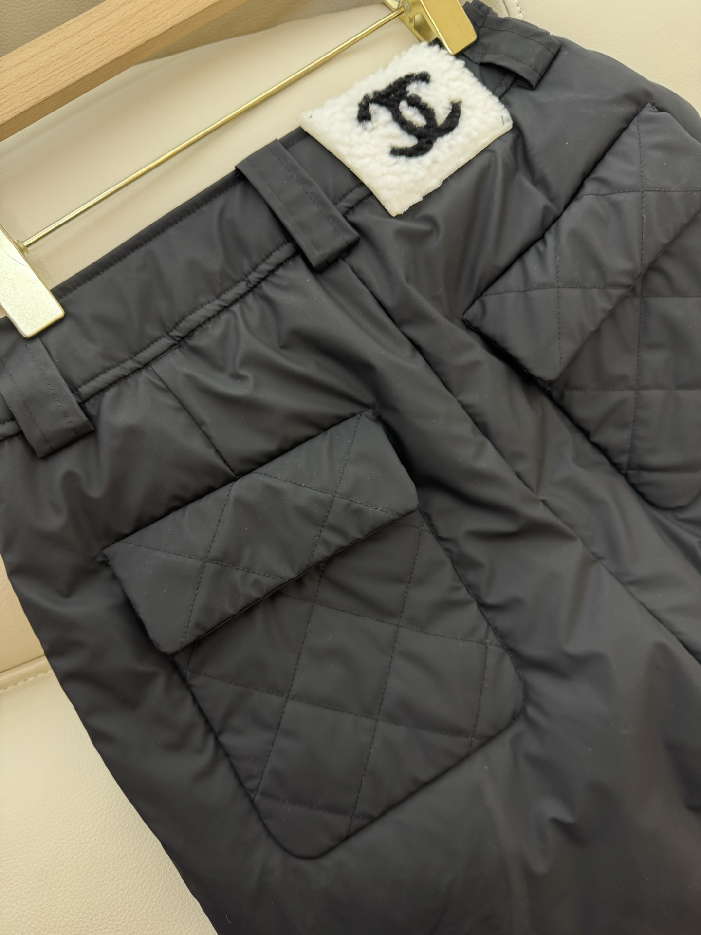 QGL24018#新款羽绒裤⚠️特批。
Chanel 90% 白鸭绒 显瘦羽绒裤 滑雪裤 黄色 黑色 3
