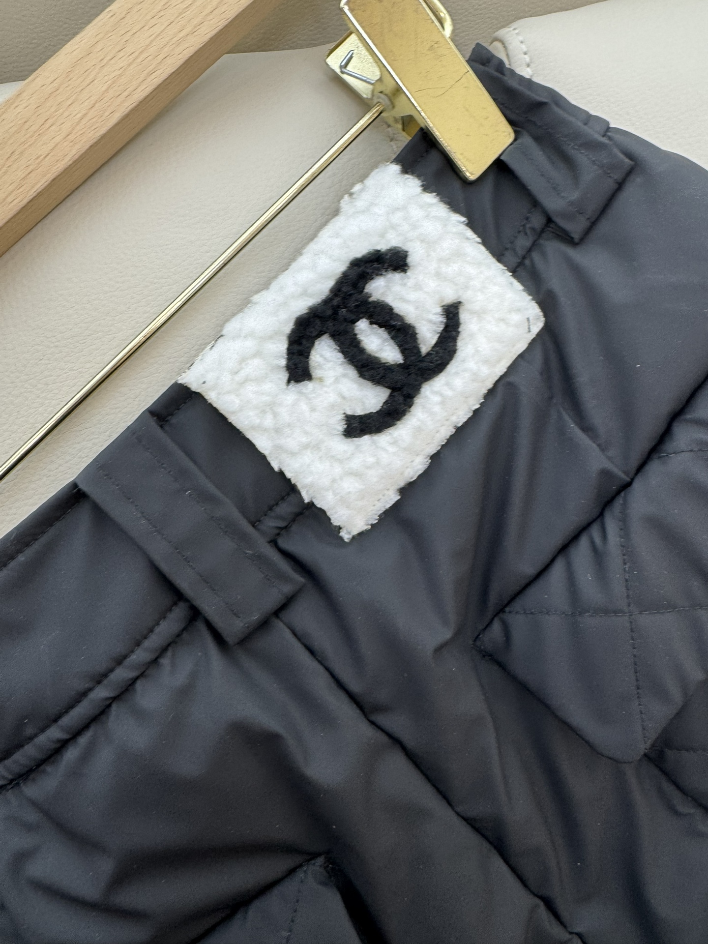 QGL24018#新款羽绒裤⚠️特批。
Chanel 90% 白鸭绒 显瘦羽绒裤 滑雪裤 黄色 黑色 3
