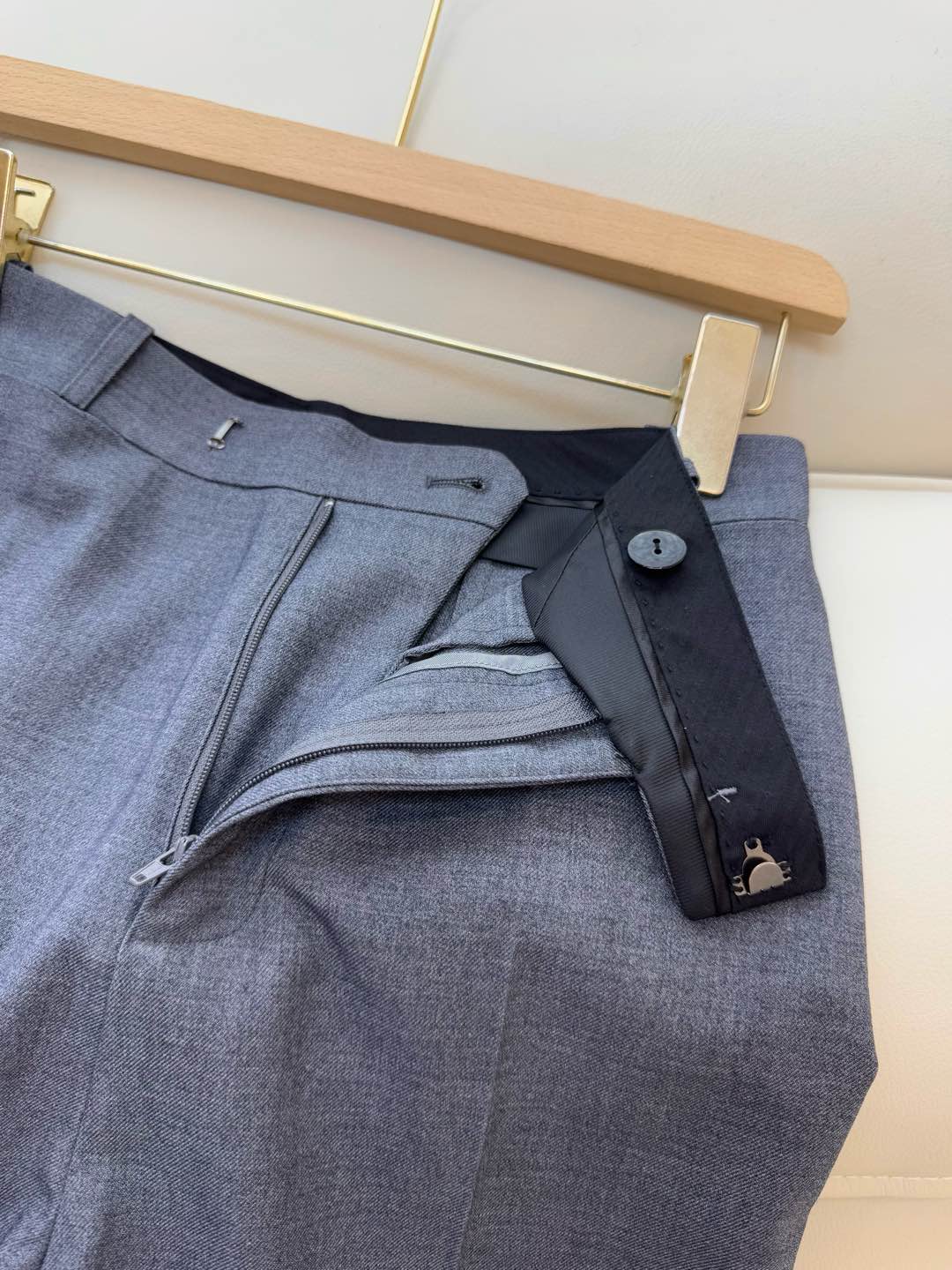 XZ078#新款套装🌾Miu 家贴布绣花字母 40%羊毛西装外套➕长裤套装 灰色 SMLXL