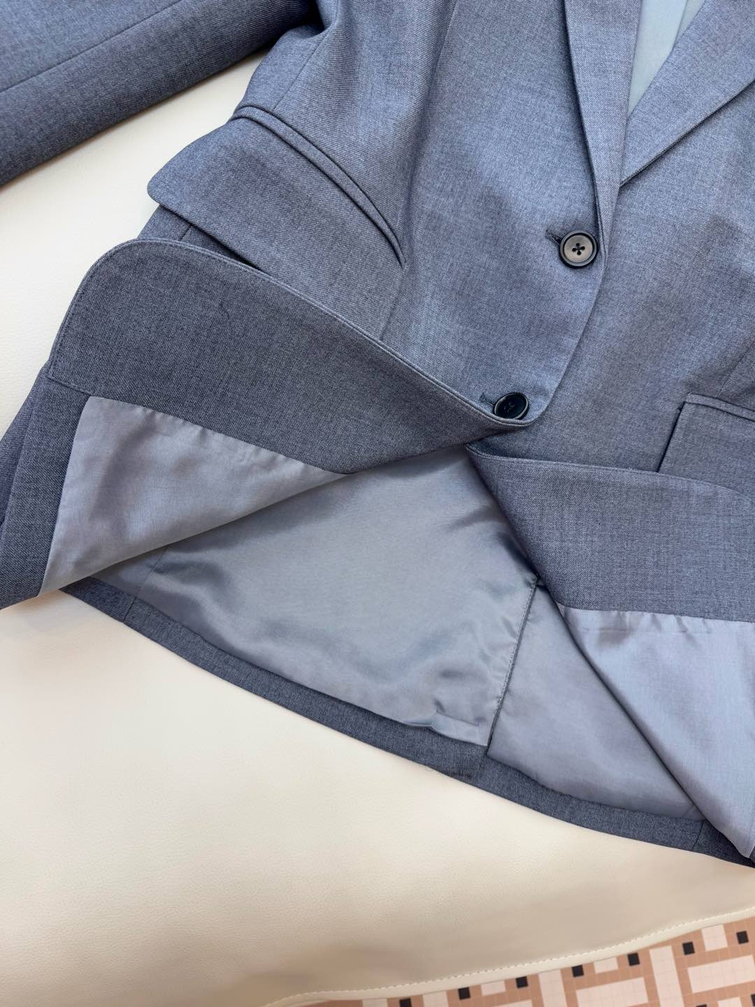 XZ078#新款套装🌾Miu 家贴布绣花字母 40%羊毛西装外套➕长裤套装 灰色 SMLXL