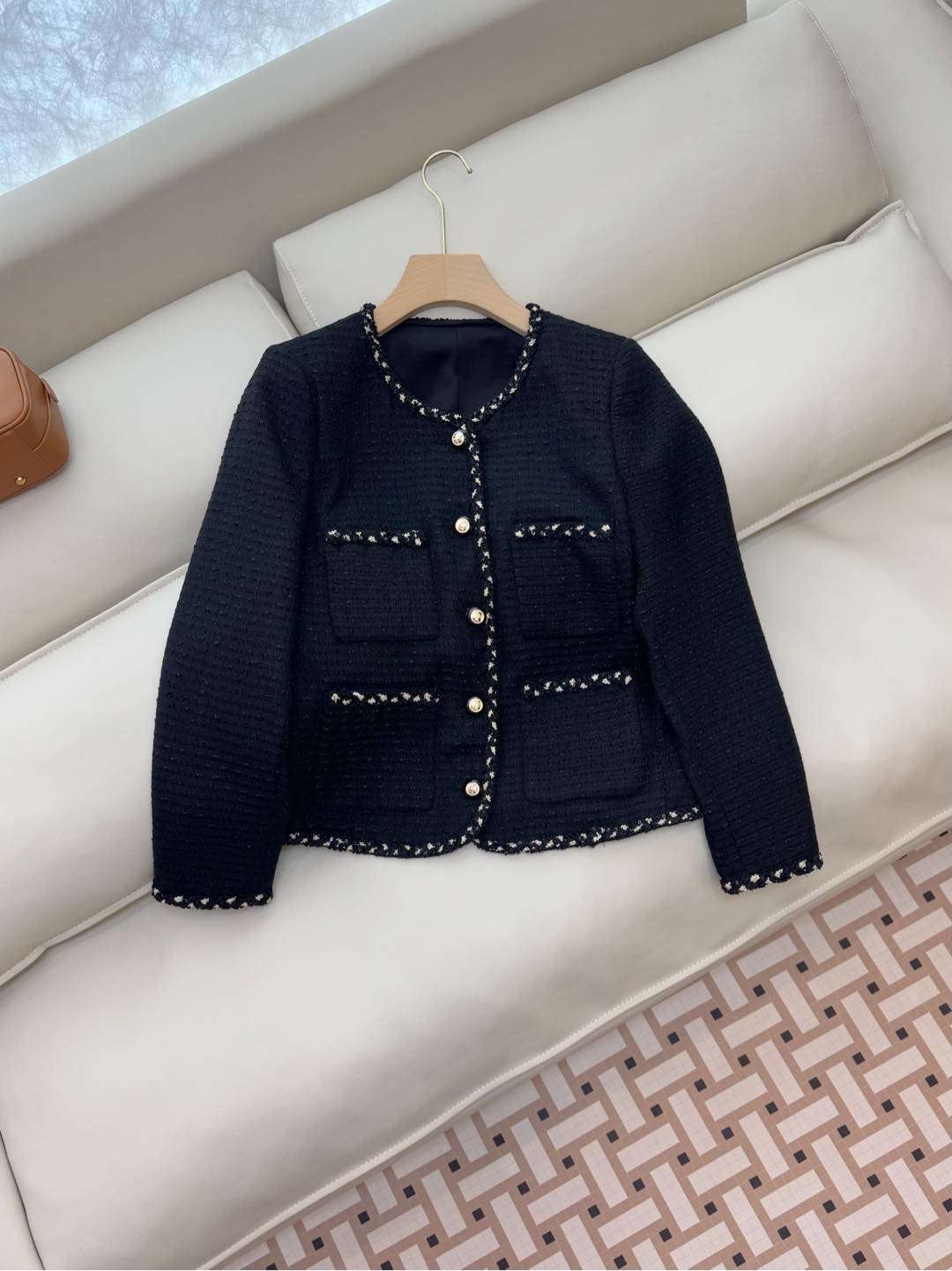 NO:295837,YM006# new jacket Xiaoxiang 30 wool tweed fabric long-sleeved jacket Black white SMLXL,,jackets & coats,alexander wang19860909YM006#新款外套 小香 30羊毛粗花呢 面料 长袖外套 黑色 白色 SMLXL,,jackets & coats,alexander wang,Women's clothing