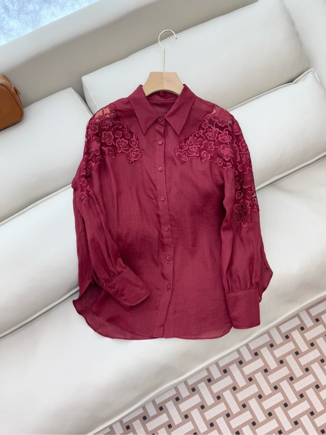 NO:295803,YM011# new top zimm* ramie embroidery loose long-sleeved top burgundy white SMLXL,,alexander wang19860909YM011#新款上衣 zimm* 苎麻 刺绣花 宽松长袖上衣 酒红色 白色 SMLXL,,alexander wang,Women's clothing