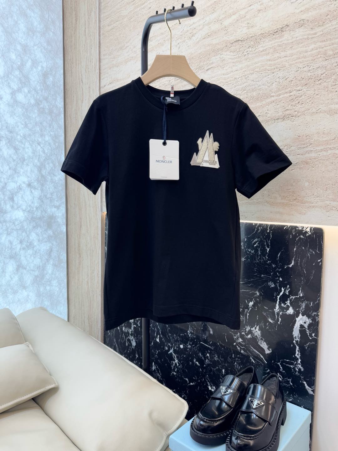NO:296921,MA001# new T-shirt mon* covers snow mountain towel embroidery high quality short-sleeved T-shirt white black apricot SML,,Moncler,T-shirt,tees,t-shirt,alexander wang19860909MA001#新款T恤 mon* 蒙口 雪山毛巾绣 高品质 短袖T恤 白色 黑色 杏色 SML,,Moncler,T-shirt,tees，t-shirt,alexander wang,Women's clothing
