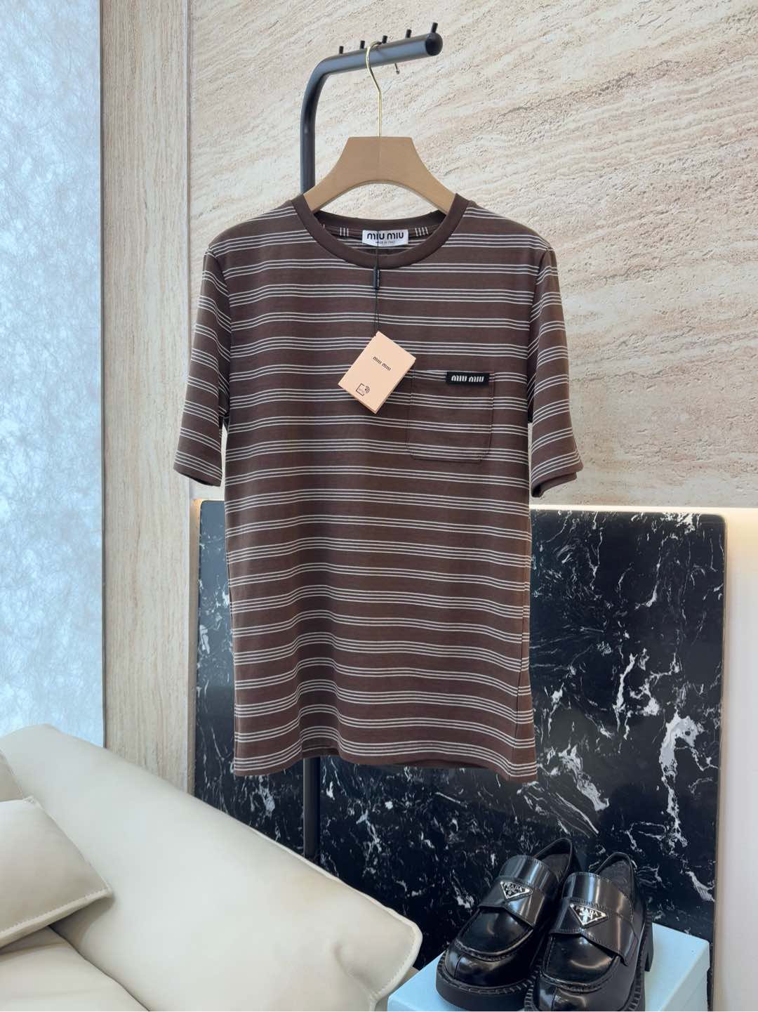 NO:296870,QG023# new T-shirt miu home striped roman knitted cotton short-sleeved T-shirt brown SML, miumiu, T-shirt,tees, t-shirt,alexander wang19860909QG023#新款T恤 miu家 条纹罗马针织棉 短袖T恤 咖色 SML,,miumiu,T-shirt,tees，t-shirt,alexander wang,Women's clothing