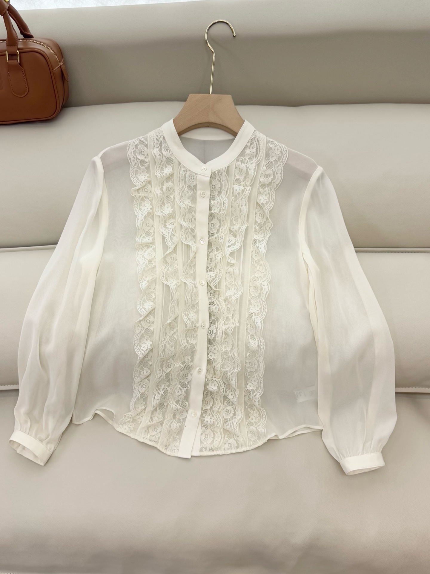 BS611#新款衬衫💕chloe 木耳边蕾丝绣花长袖米色真丝衬衫 36/38/40/42