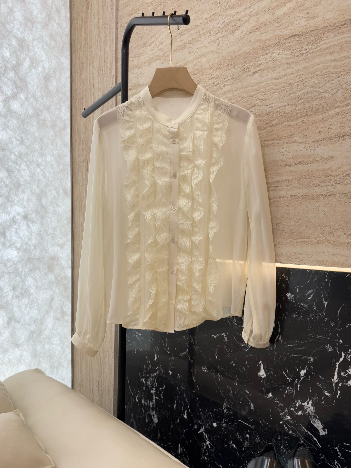 NO:733486,BS611# new shirt P chloe lace embroidered long-sleeved beige silk shirt 36/38/40/42,,chloe,loewe,shirts,real silk,19860909BS611#新款衬衫P chloe 木耳边蕾丝绣花长袖米色真丝衬衫 36/38/40/42,,chloe,loewe,shirts,real silk,,Women's clothing