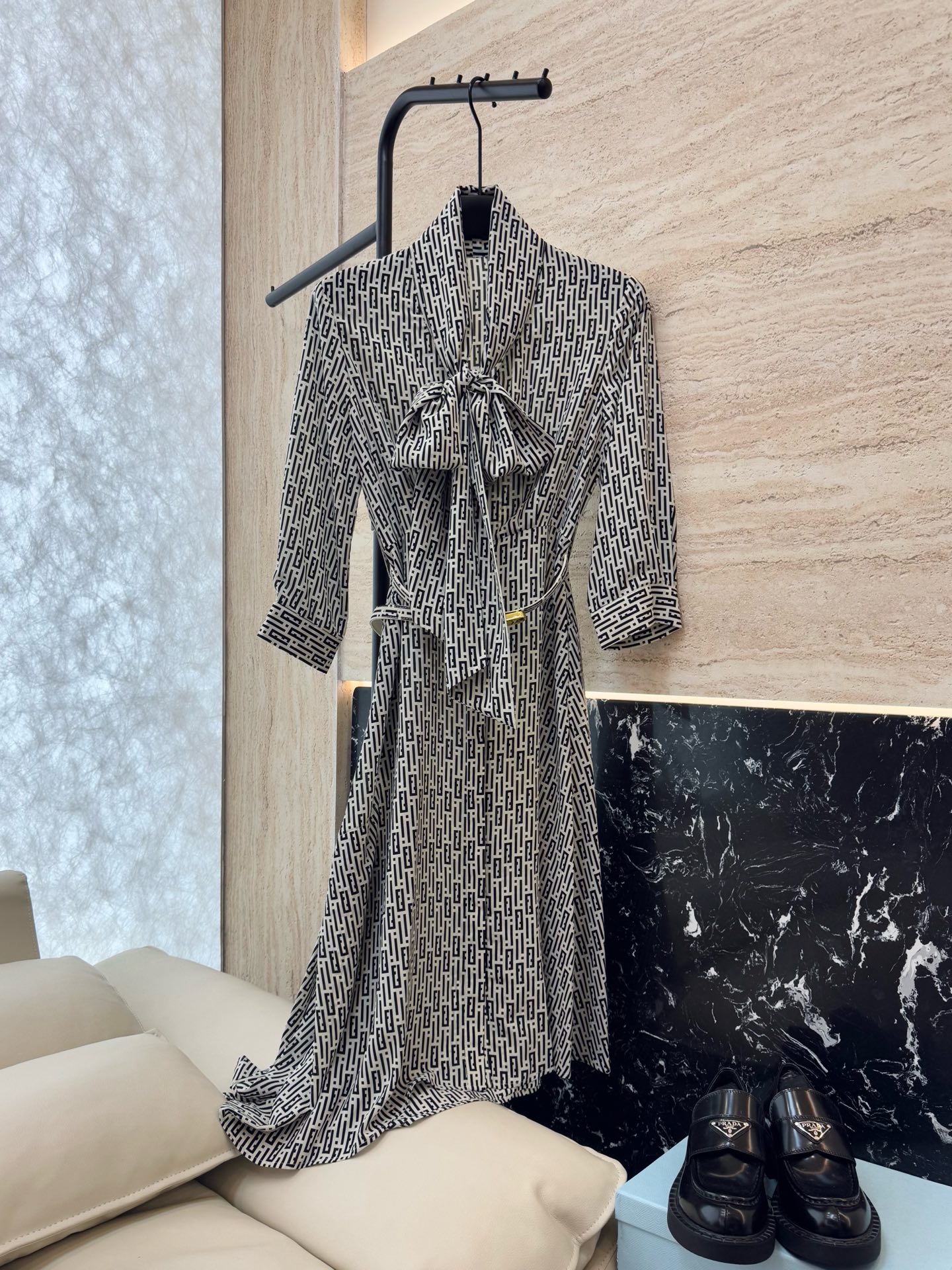 NO:667293,XF020#New Dress Fendi Printed Bow Three-quarter Sleeve Slim Dress with Belt SML,,fendi,skirts, 19860909XF020#新款连衣裙 Fendi 印花蝴蝶结七分袖显瘦 连衣裙 配腰带 SML,,fendi,skirts, ,Women's clothing