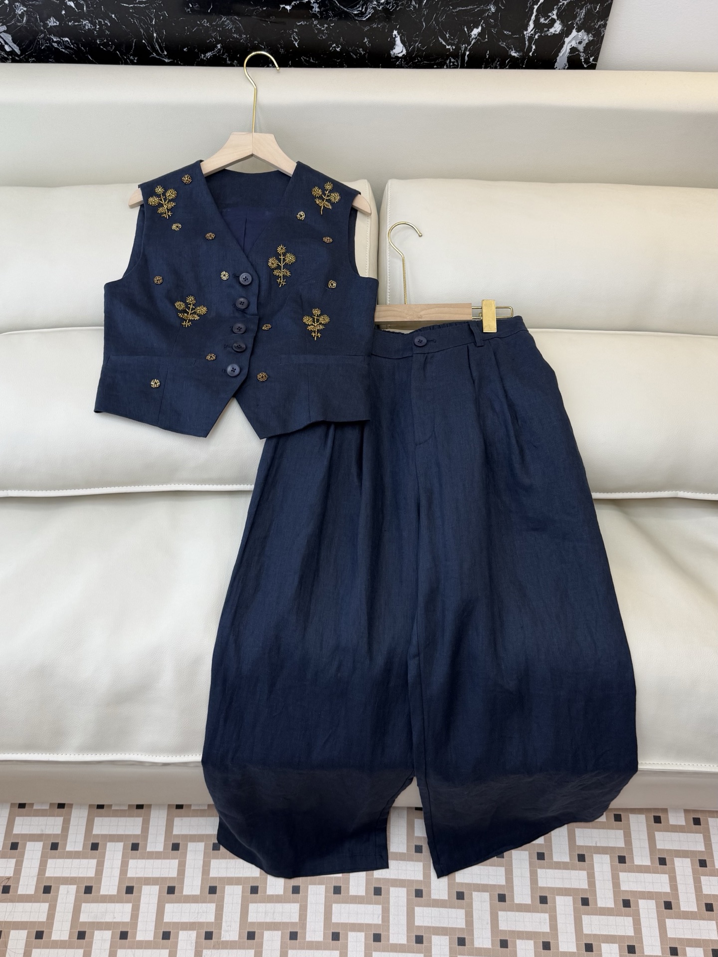 NO:734661,YM073# new suit factory zim... linen beaded vest top trousers suit caramel blue SMLXL,,19860909YM073#新款套装工厂 zim… 亚麻钉珠马甲上衣 长裤 套装 焦糖色 蓝色 SMLXL,,,Women's clothing