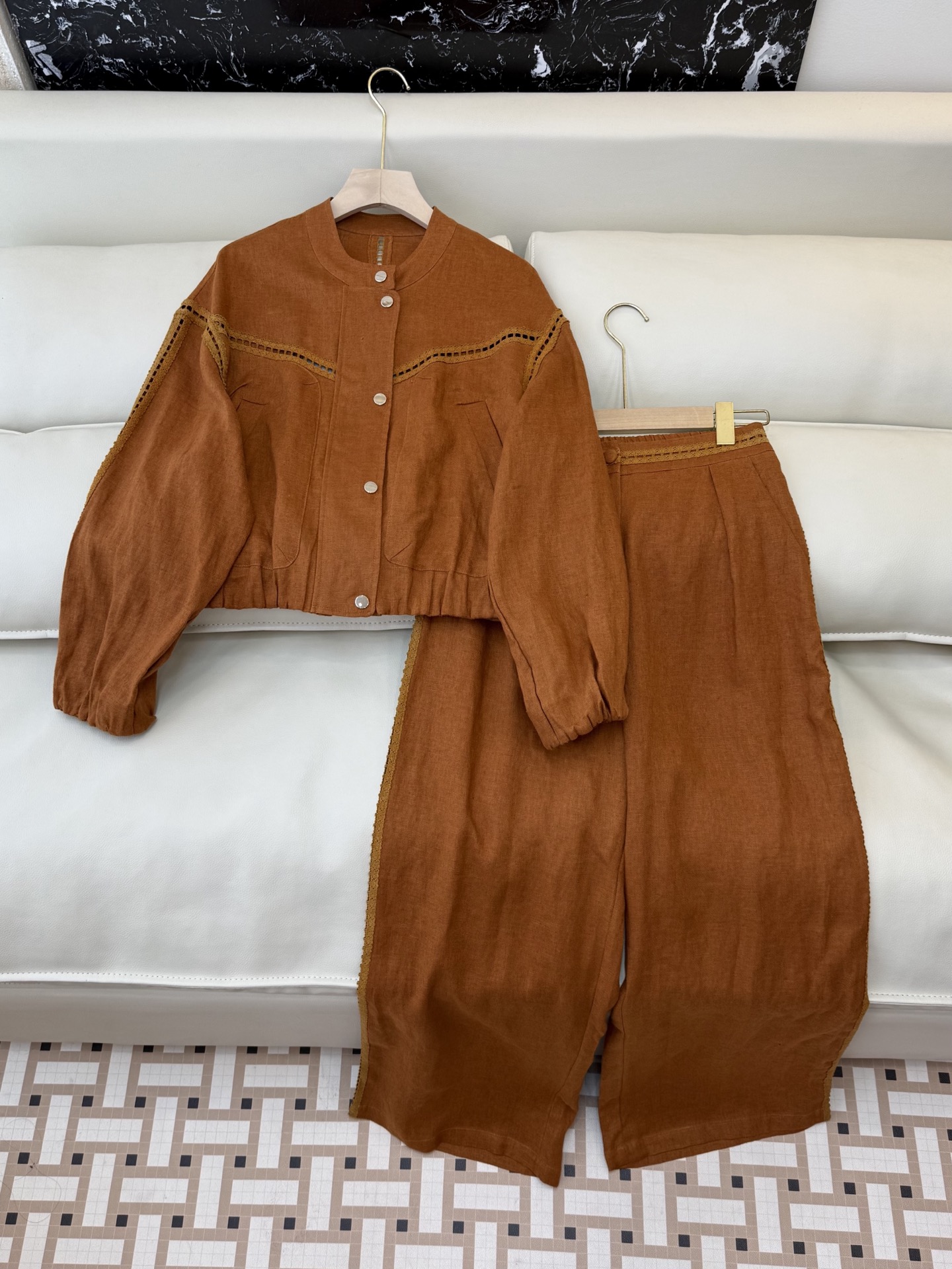 NO:734653,YM067# new suit factory zim... Heavy embroidery lace linen top trousers suit caramel color linen color SMLXL,,19860909YM067#新款套装工厂 zim… 重工绣花 蕾丝 亚麻上衣 长裤 套装 焦糖色 麻本色 SMLXL,,,Women's clothing