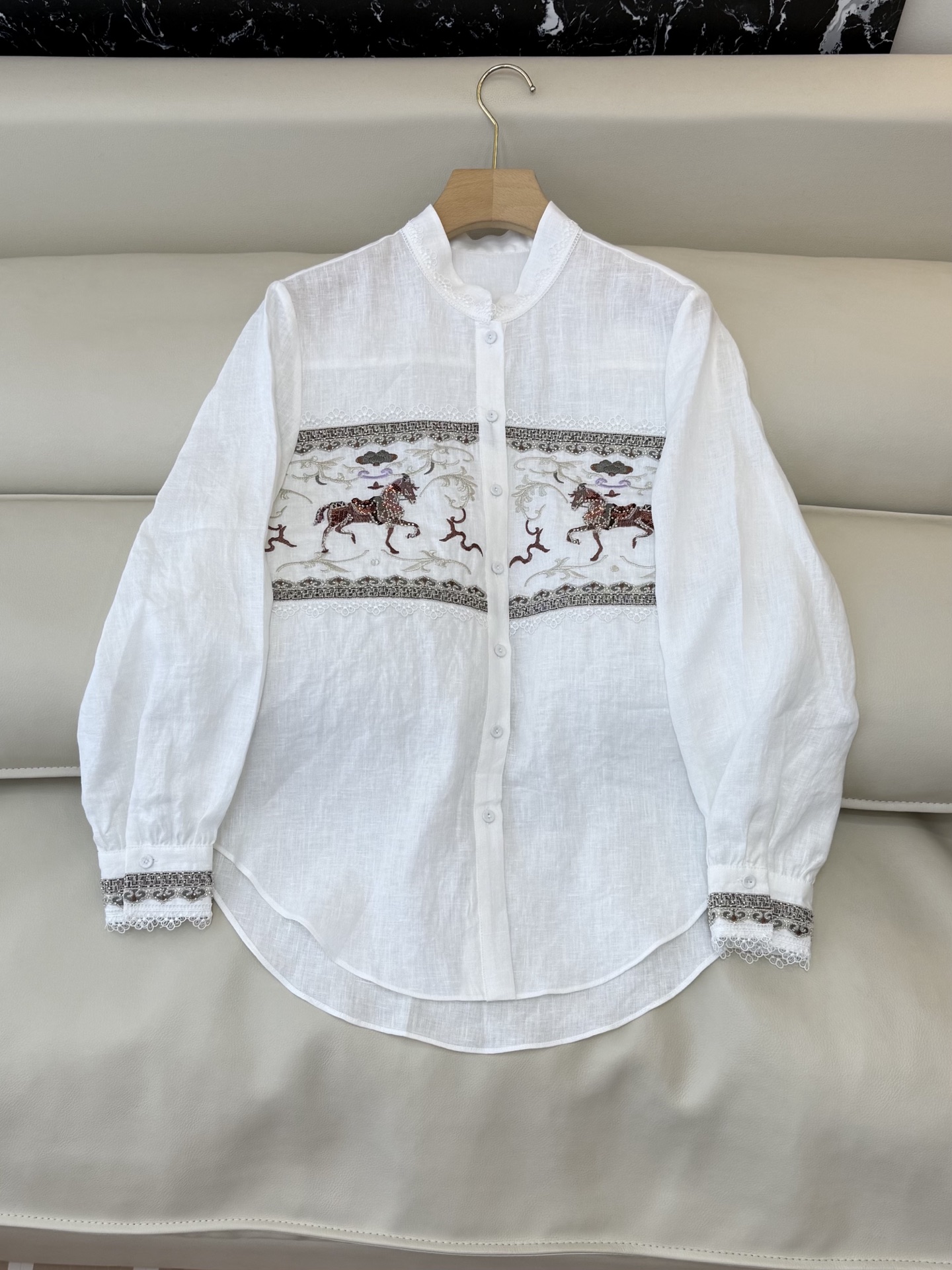 NO:733529,XM007# New Shirt Factory Pony Embroidery Beading Heavy Embroidery Long Sleeve Linen Shirt White SMLXL,,shirts,19860909XM007#新款衬衫工厂 小马绣花钉珠 重工刺绣 长袖亚麻 衬衫 白色 SMLXL,,shirts,,Women's clothing