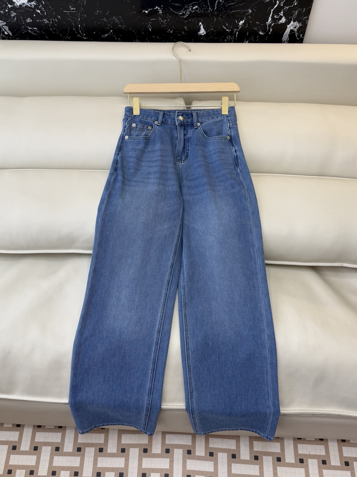 NO:778423,CX0194 The highest version on the market. The girl inspects the goods, trims the three marks on the threads, and delivers the goods. You can send pictures and take videos. If you want quality or service, please add me on WeChat. We will not accept urgent orders. New jeans factory ANCE denim cotton slimming jeans 26-30 sizes, women's clothing, jeans,19860909CX0194市面最高版本小妹验货、修剪线头上三标、发货可发图及拍视频,要品质要服务的加我微信,不接急单.新款牛仔裤工厂 ANCE 牛仔棉显瘦牛仔裤 26-30码,女装,jeans,,Women's clothing