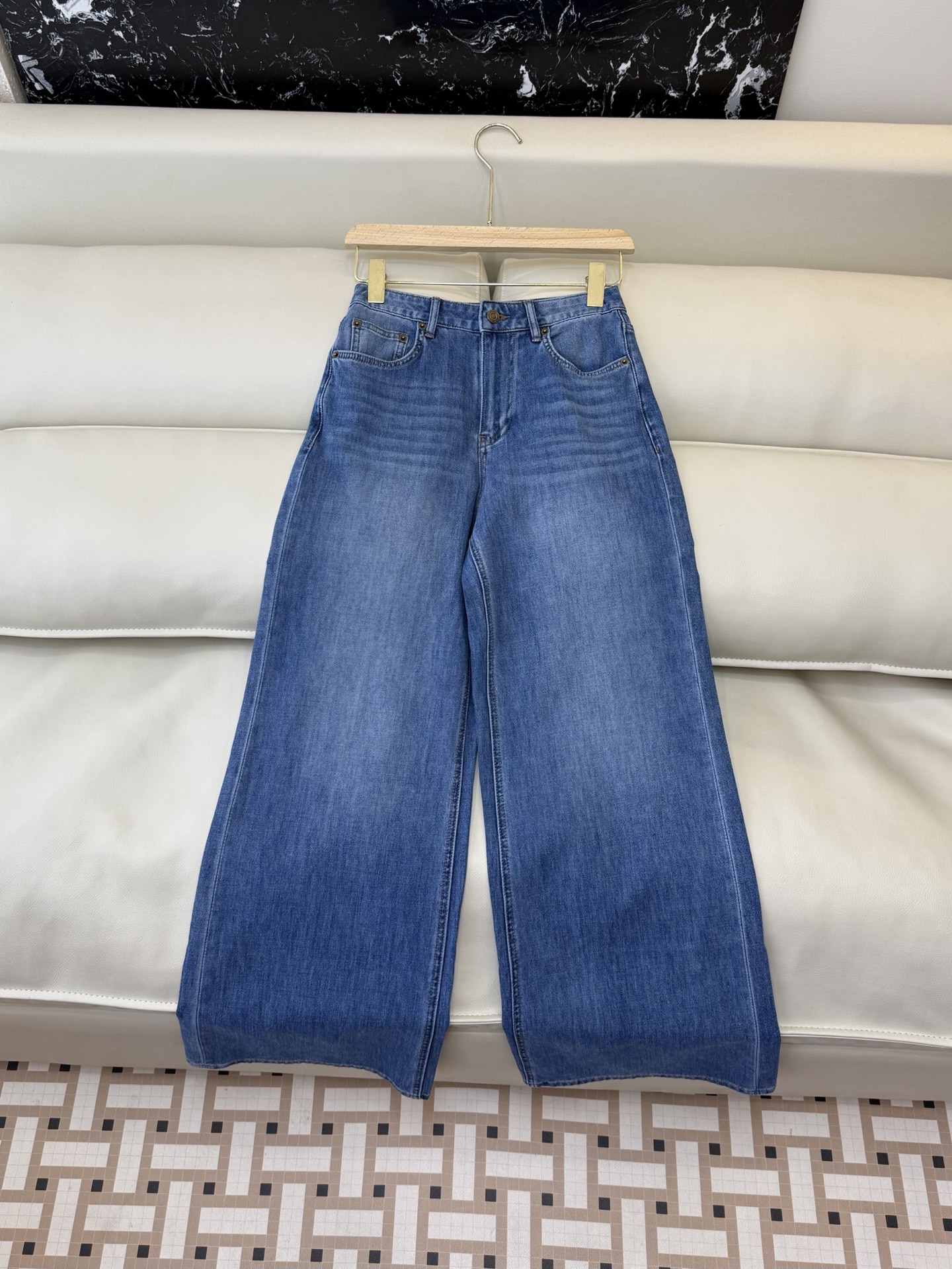 NO:777864,CX0190, the highest version on the market, the girl inspects the goods, trims the three marks on the thread, and delivers the goods. You can send pictures and take videos. If you want quality and service, add me on WeChat. We do not accept urgent orders. New jeans factory YSL denim cotton slim jeans 26-30 sizes, Saint Laurent-clothing, saint laurent, saint laurent, jeans,19860909CX0190市面最高版本小妹验货、修剪线头上三标、发货可发图及拍视频,要品质要服务的加我微信,不接急单.新款牛仔裤工厂 YSL 牛仔棉显瘦牛仔裤 26-30码,圣罗兰-服装,saint laurent,saint laurent,jeans,,Women's clothing