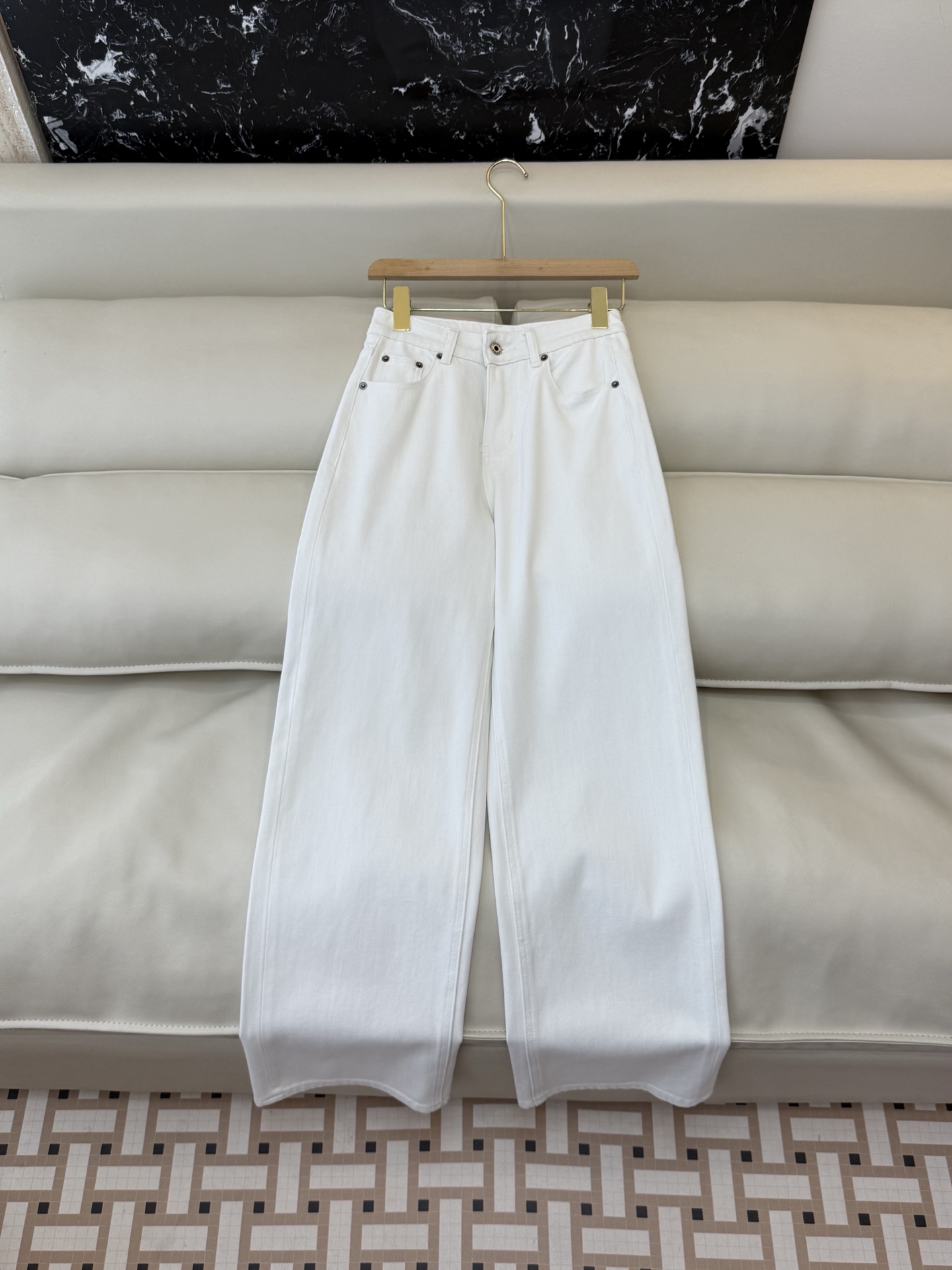 NO:778434,CX0193 The highest version on the market. The girl inspects the goods, trims the three marks on the threads, and delivers the goods. You can send pictures and take videos. If you want quality or service, add me on WeChat. We will not accept urgent orders. New jeans factory Loewe denim cotton slim jeans 26-30 sizes, Loewe-clothing, loewe, loewe, jeans,19860909CX0193市面最高版本小妹验货、修剪线头上三标、发货可发图及拍视频,要品质要服务的加我微信,不接急单.新款牛仔裤工厂 Loewe 牛仔棉显瘦牛仔裤 26-30码,罗意威-服装,loewe,loewe,jeans,,Women's clothing