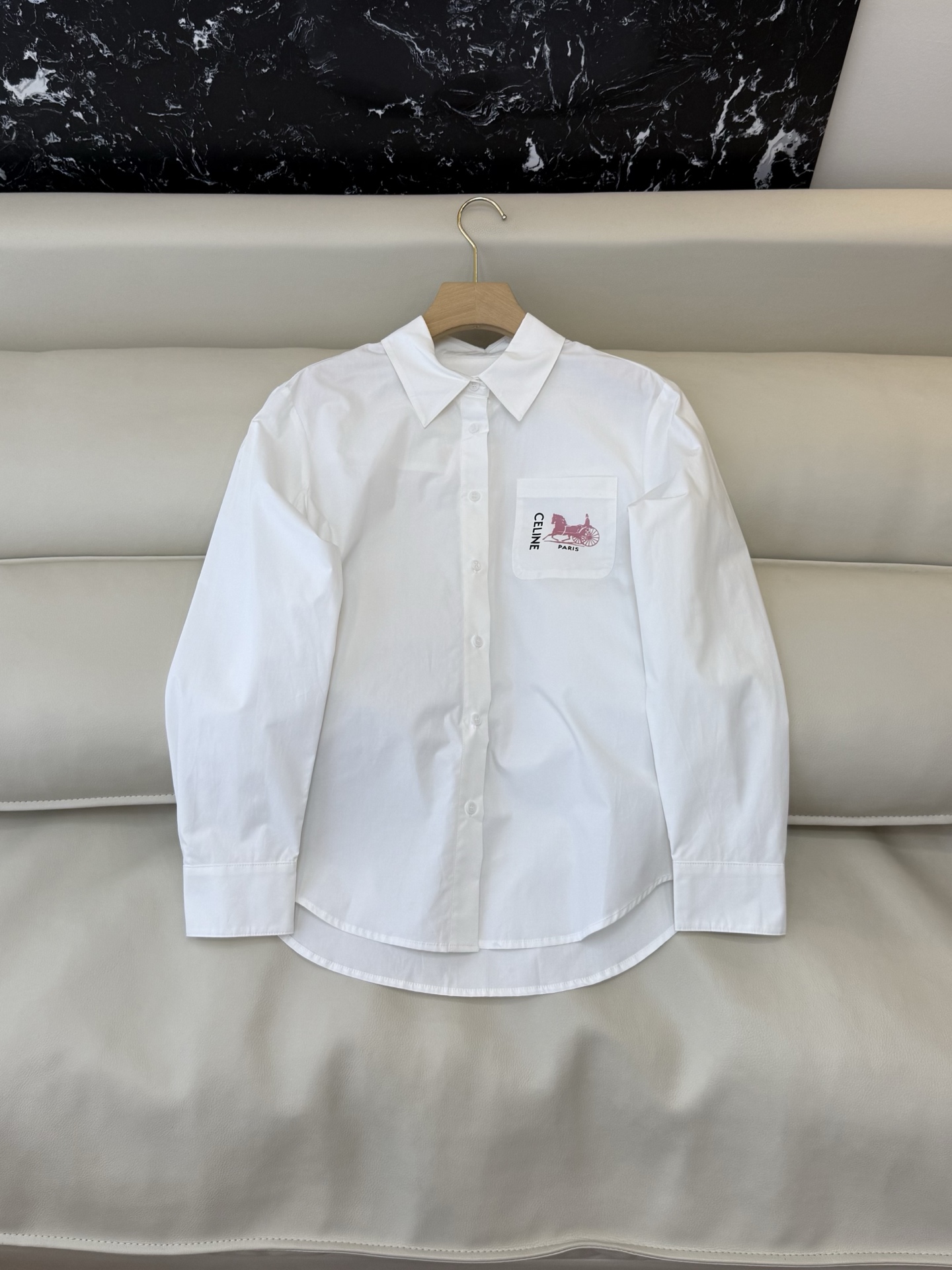 NO:778395,CX0200 is the highest version on the market. The girl will inspect the goods, trim the three marks on the thread, and ship the goods. If you want quality or service, please add me on WeChat. We will not accept urgent orders. New shirt factory celien long-sleeved shirt white SML, Celine-clothing, celine, celine, shirts,19860909CX0200市面最高版本小妹验货、修剪线头上三标、发货可发图及拍视频,要品质要服务的加我微信,不接急单.新款衬衫工厂 celien 长袖衬衫 白色 SML,赛琳-服装,celine,celine,shirts,,Women's clothing