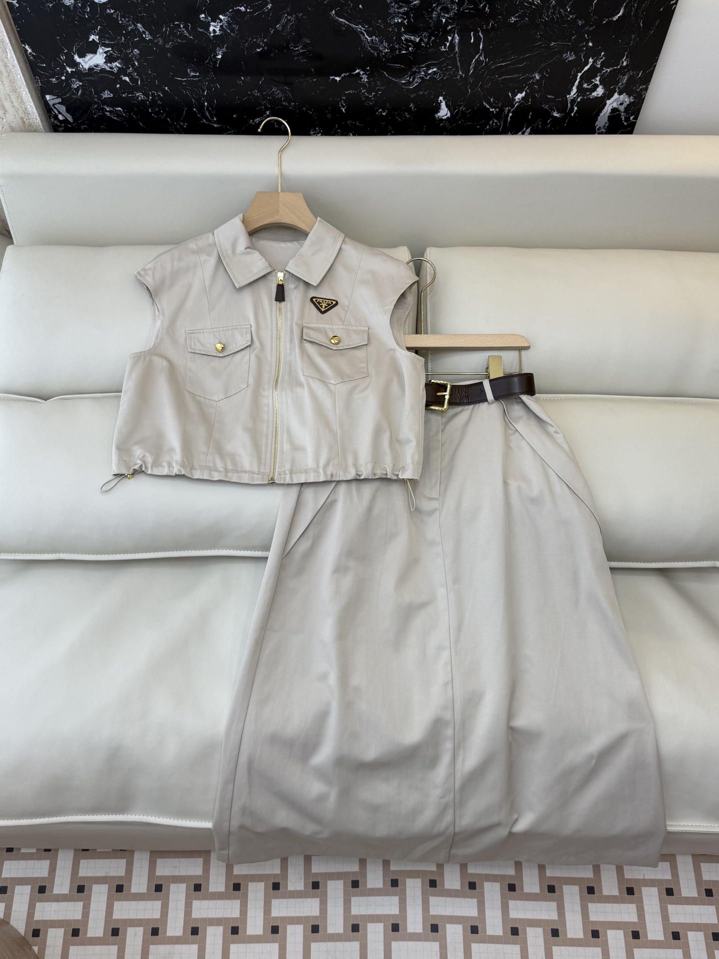 NO:777751,AW046 is the highest version on the market. The girl inspects the goods, trims the three marks on the threads, and delivers the goods. You can send pictures and take videos. If you want quality or service, add me on WeChat. We will not accept urgent orders. New suit factory PR triangle mark sleeveless top long skirt belt suit black khaki 36/38/40, Prada-clothing, prada, skirts,19860909AW046市面最高版本小妹验货、修剪线头上三标、发货可发图及拍视频,要品质要服务的加我微信,不接急单.新款套装工厂 PR 三角标 无袖上衣长半裙 配腰带套装 黑色 卡其色 36/38/40,普拉达-服装,prada,skirts,,Women's clothing