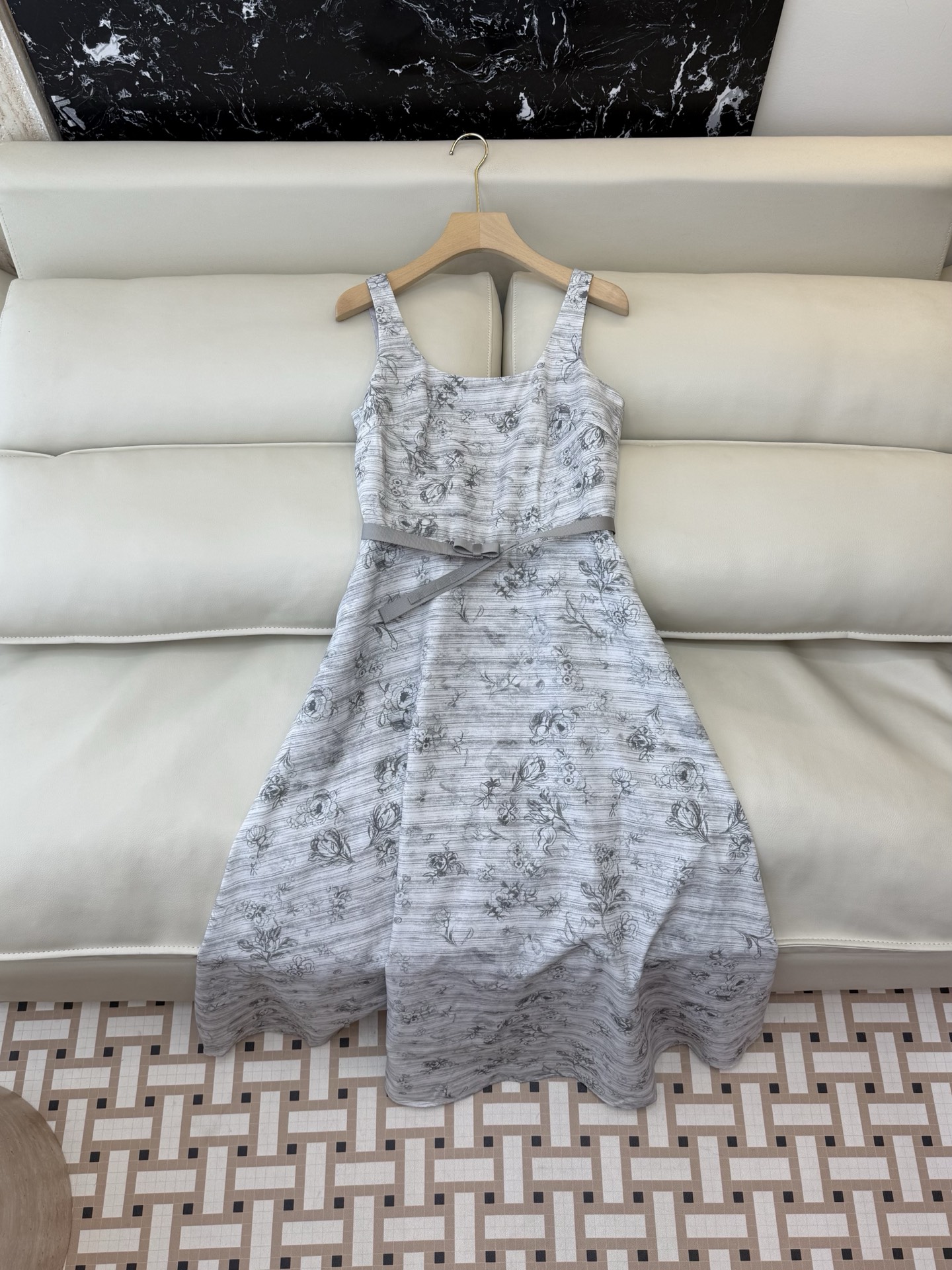 NO:777763,AW041, the highest version on the market, will inspect the goods, trim the three marks on the threads, and ship the goods. You can send pictures and take videos. If you want quality or service, please add me on WeChat. We will not accept urgent orders. New dress factory Dior sleeveless dress picture color 36/38/40, Dior-clothing, dior, dior, skirts,19860909AW041市面最高版本小妹验货、修剪线头上三标、发货可发图及拍视频,要品质要服务的加我微信,不接急单.新款连衣裙工厂 Dior 无袖连衣裙 图片色 36/38/40,迪奥-服装,dior,dior,skirts,,Women's clothing