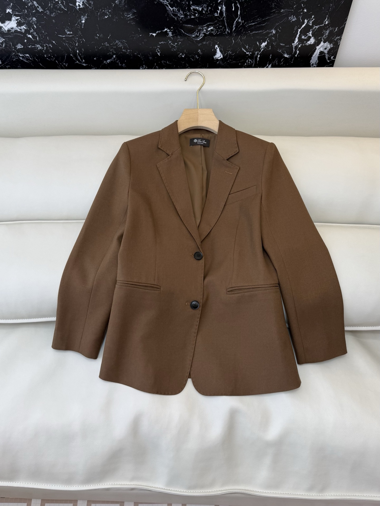 NO:777857,The highest version of TF on the market, the girl inspects the goods, trims the three marks on the threads, and delivers the goods. You can send pictures and take videos. If you want quality or service, please add me on WeChat. We will not accept urgent orders. New coat P LP wool two-button long-sleeved suit jacket black caramel color 36-42, women's clothing, tom ford, loro piana, jackets & coats, business suit,19860909TF市面最高版本小妹验货、修剪线头上三标、发货可发图及拍视频,要品质要服务的加我微信,不接急单.新款外套P LP 羊毛 两粒扣 长袖西装外套 黑色 焦糖色 36-42,女装,tom ford,loro piana,jackets & coats,business suit,,Women's clothing