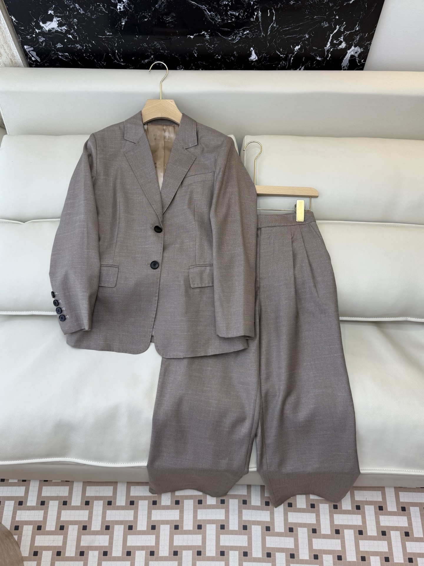 TF0101#新款套装。Max mara 70%羊毛 长袖西装外套➕长裤套装 两色36/38/40/42