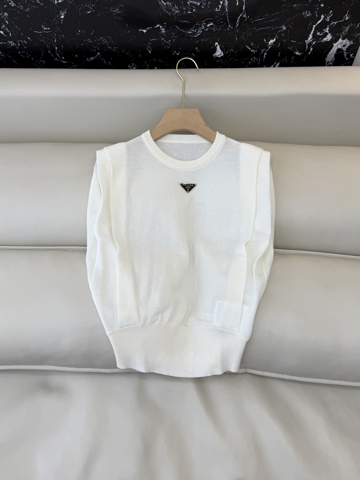 AW059#新款针织上衣‼️PR三角标 无袖针织上衣 三色 SML