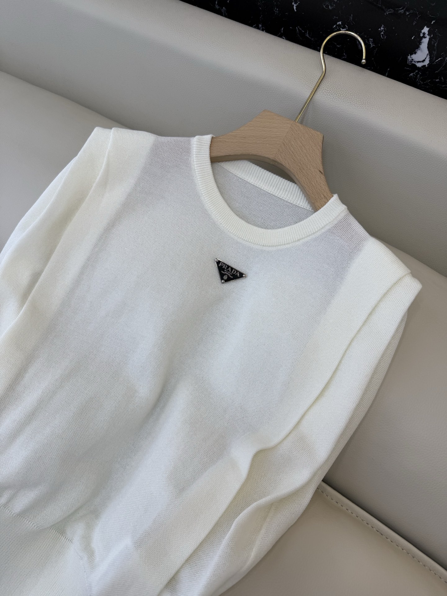 AW059#新款针织上衣‼️PR三角标 无袖针织上衣 三色 SML