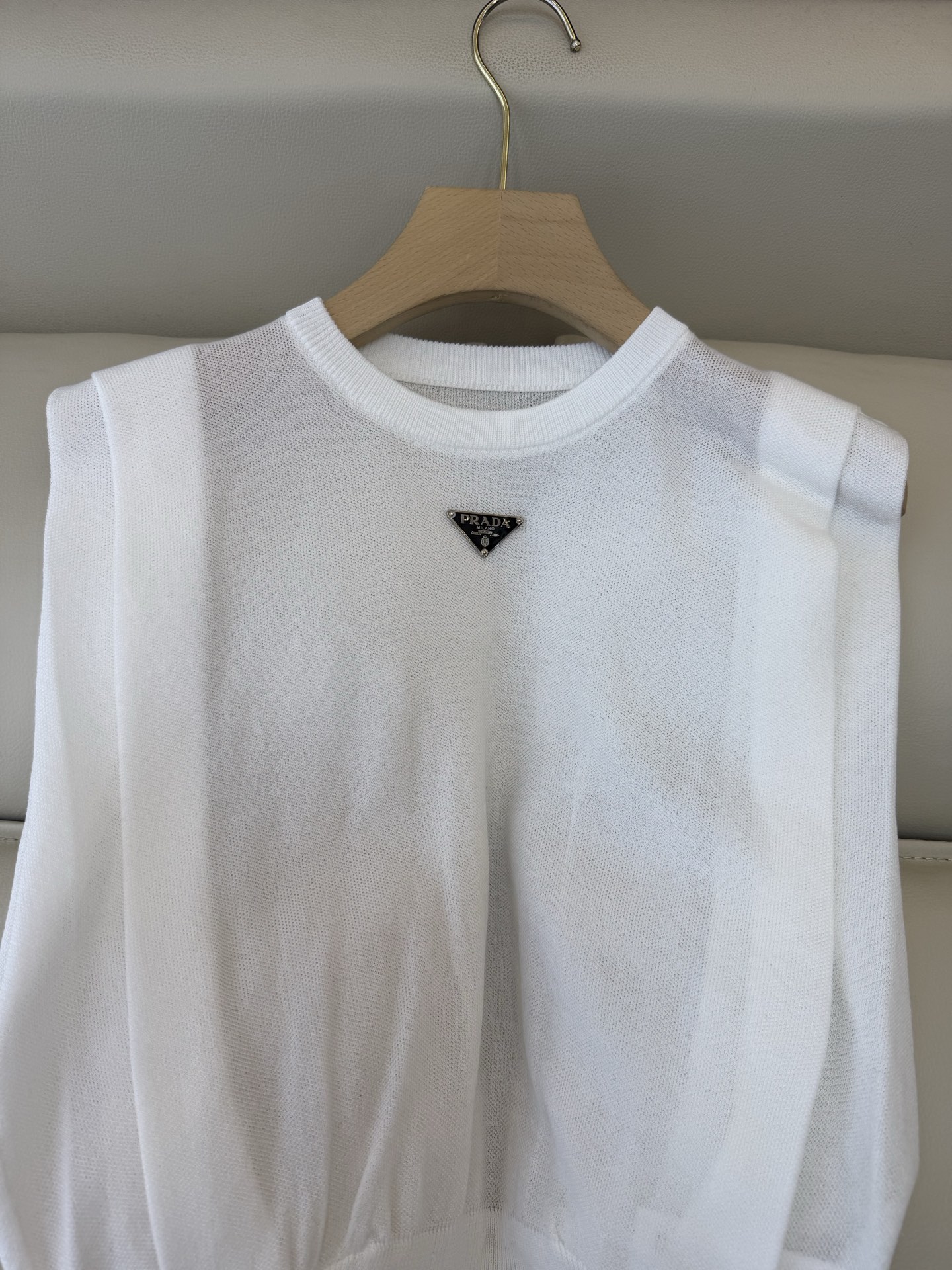 AW059#新款针织上衣‼️PR三角标 无袖针织上衣 三色 SML