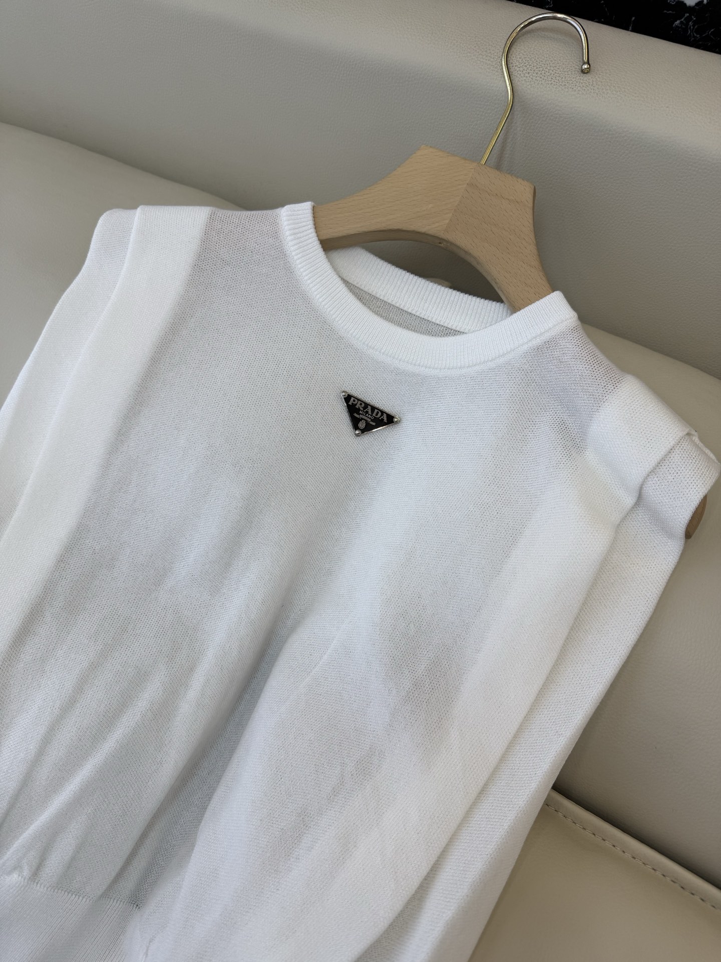 AW059#新款针织上衣‼️PR三角标 无袖针织上衣 三色 SML