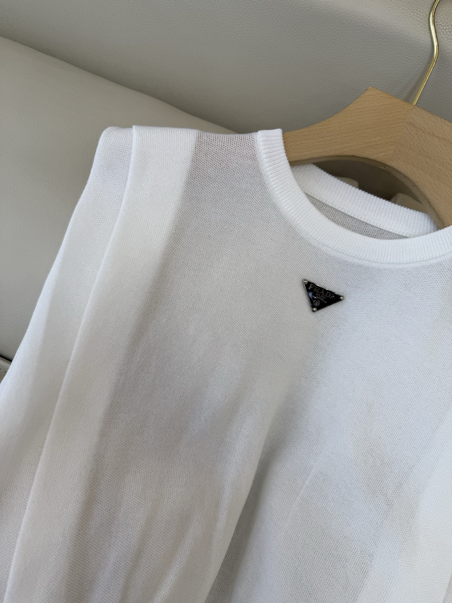 AW059#新款针织上衣‼️PR三角标 无袖针织上衣 三色 SML