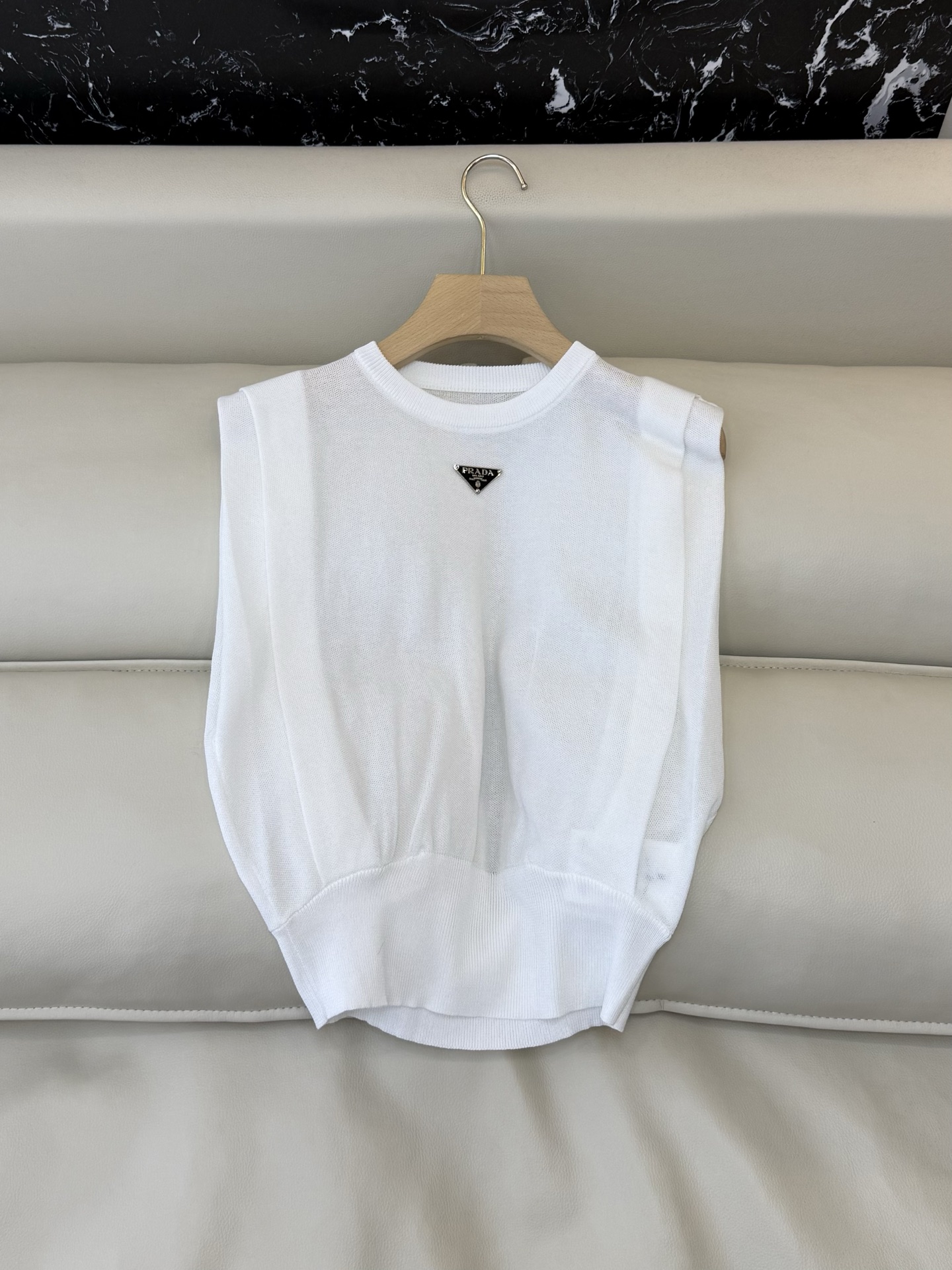 AW059#新款针织上衣‼️PR三角标 无袖针织上衣 三色 SML